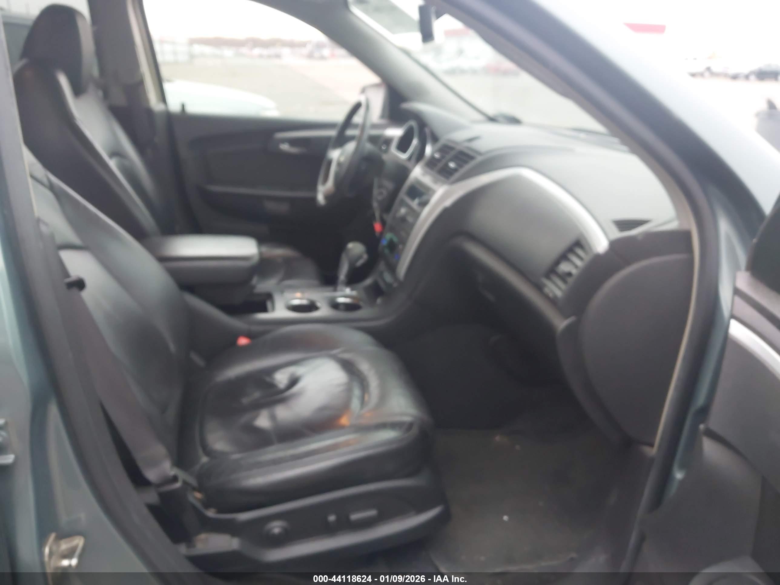 CHEVROLET TRAVERSE image 5