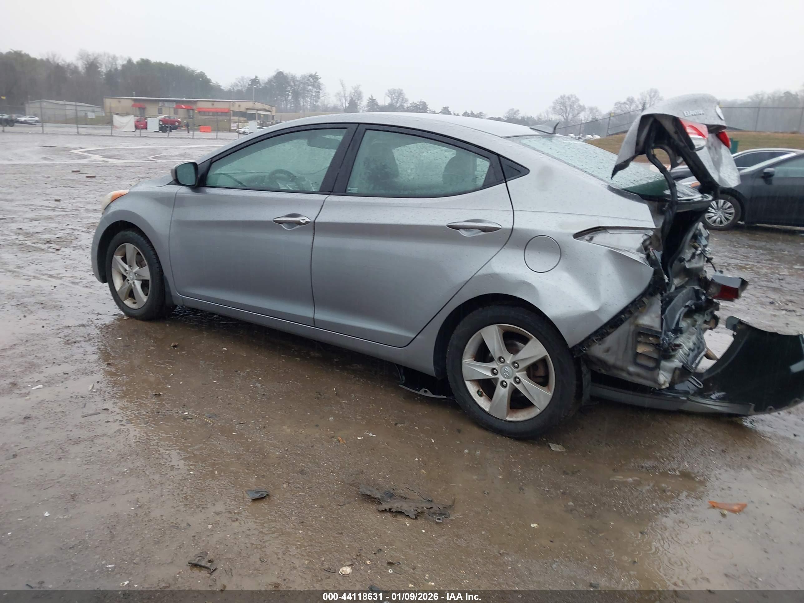 HYUNDAI ELANTRA image 3