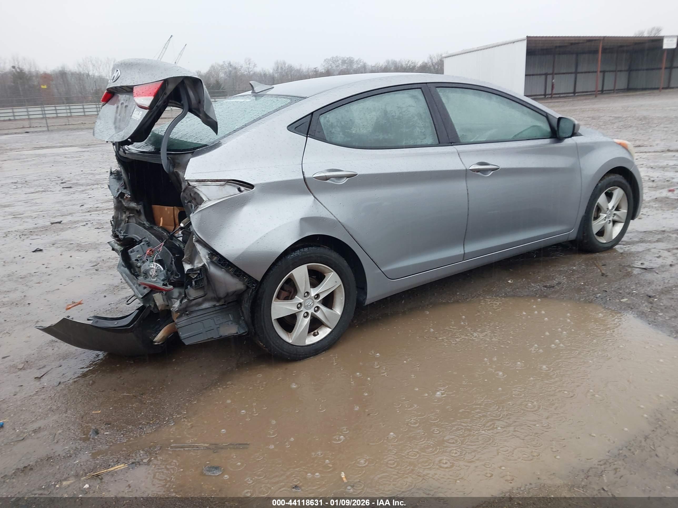 HYUNDAI ELANTRA image 4
