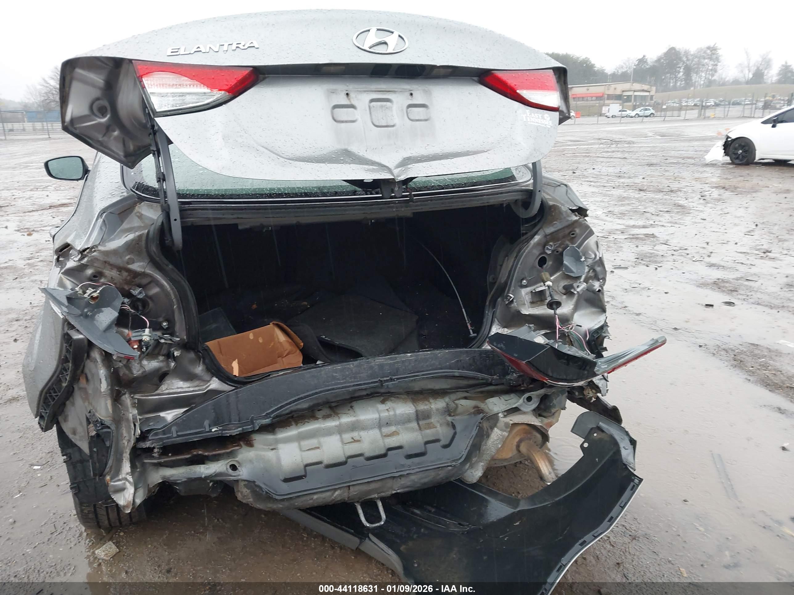 HYUNDAI ELANTRA image 6