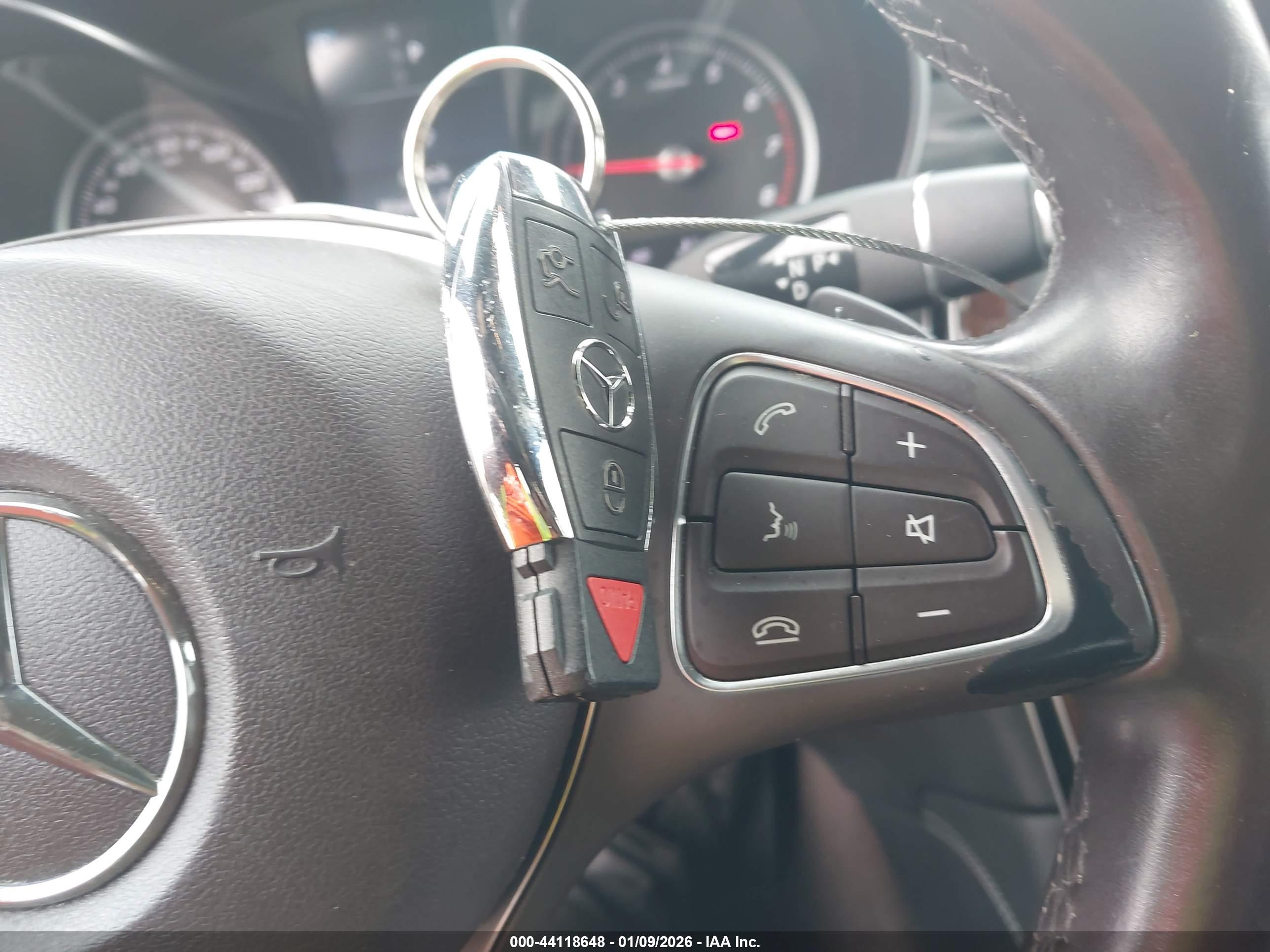 MERCEDES-BENZ GLC image 11