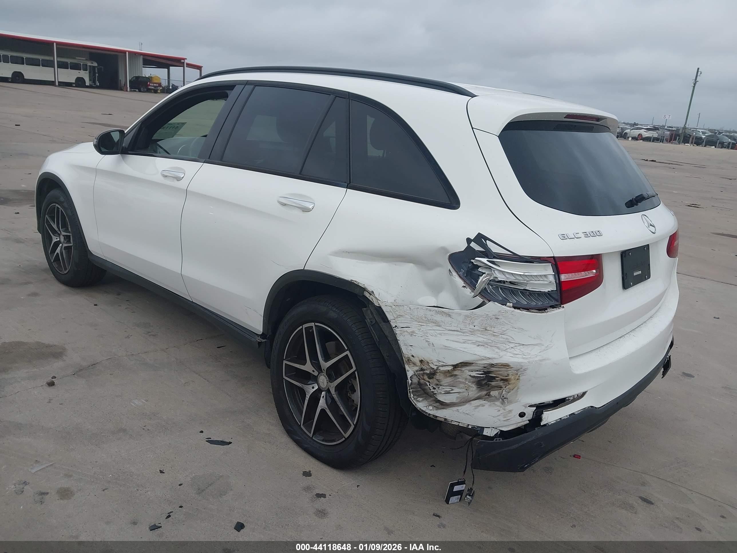 MERCEDES-BENZ GLC image 3
