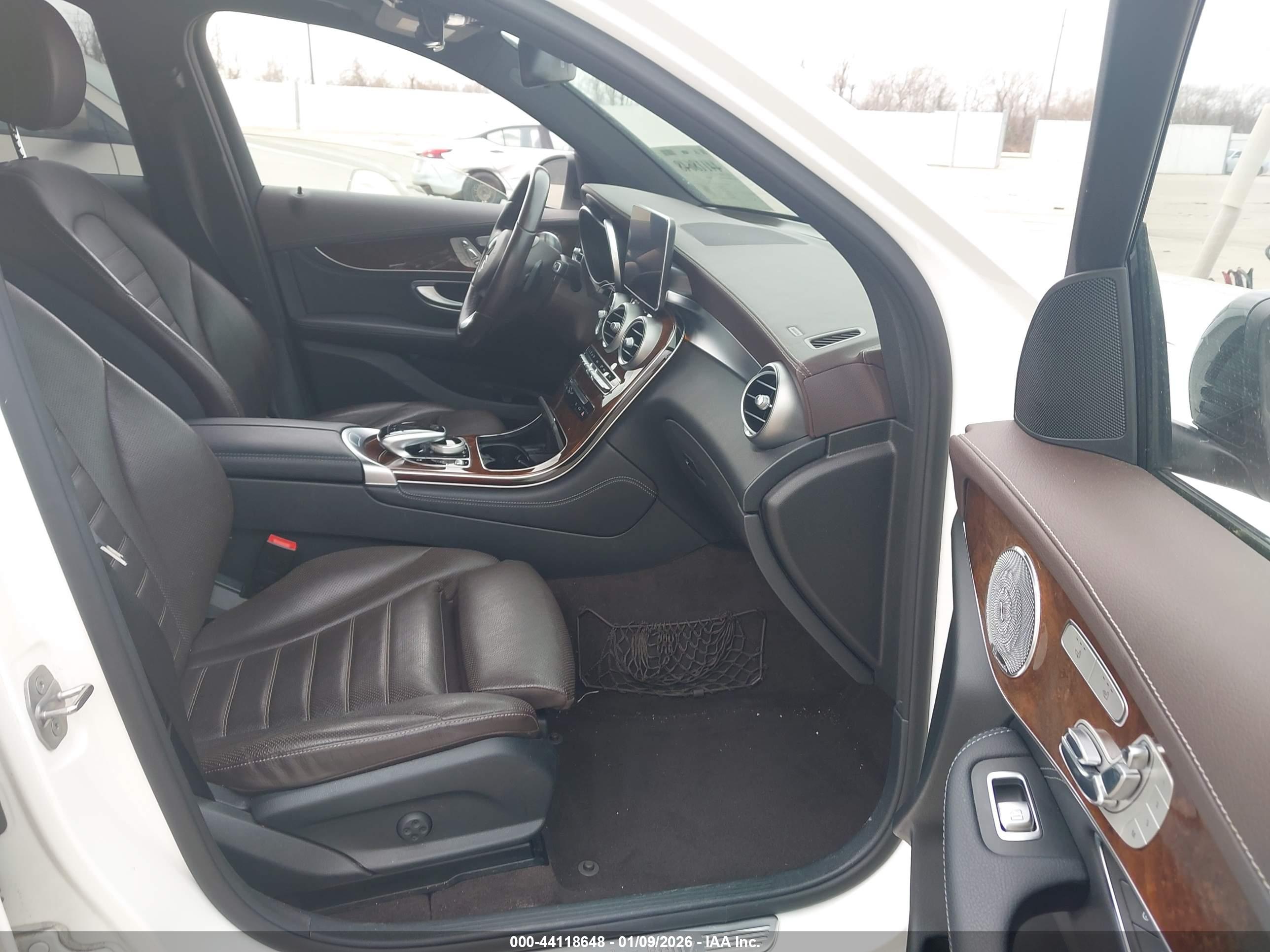 MERCEDES-BENZ GLC image 5
