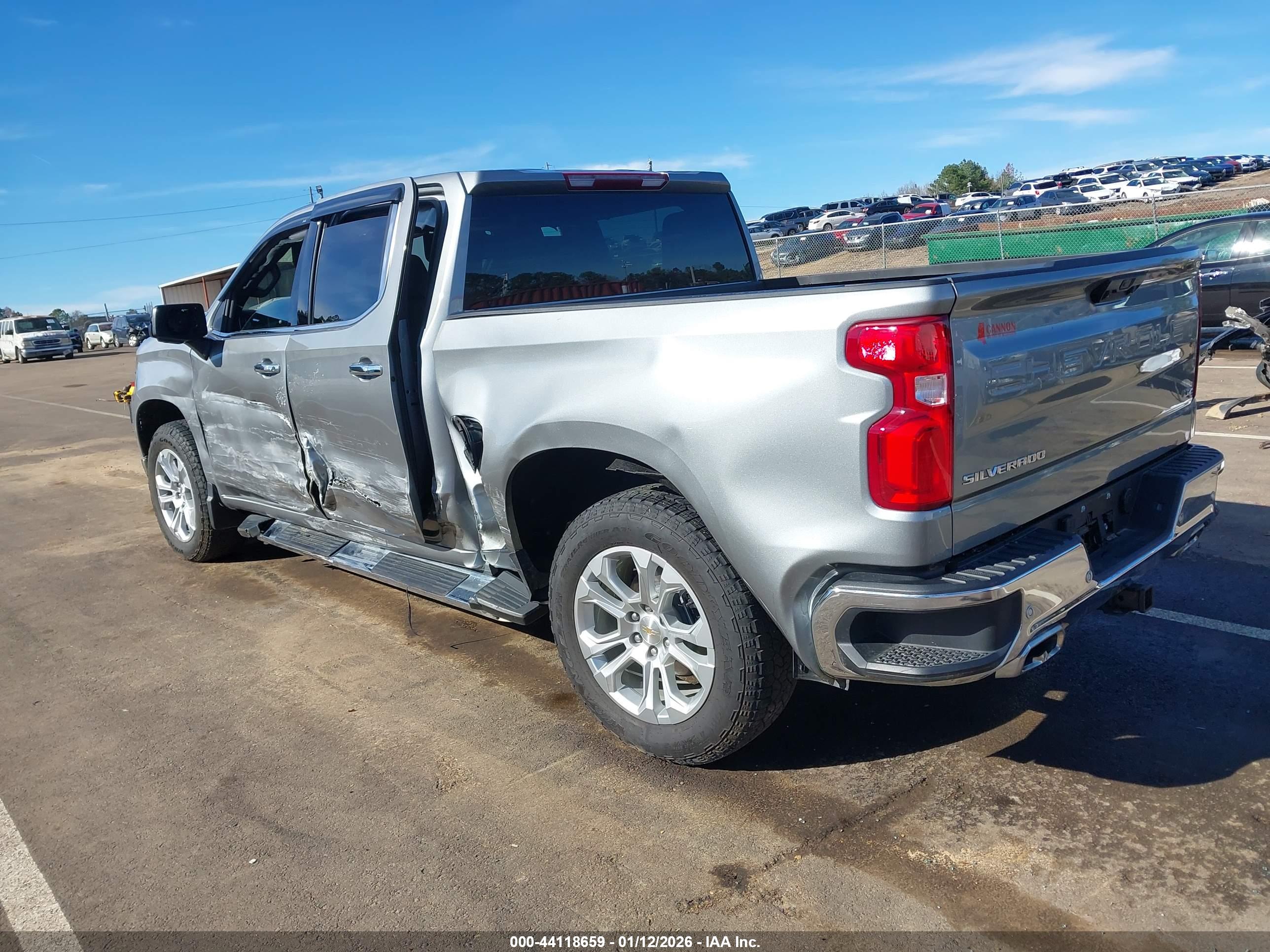 CHEVROLET SILVERADO image 3