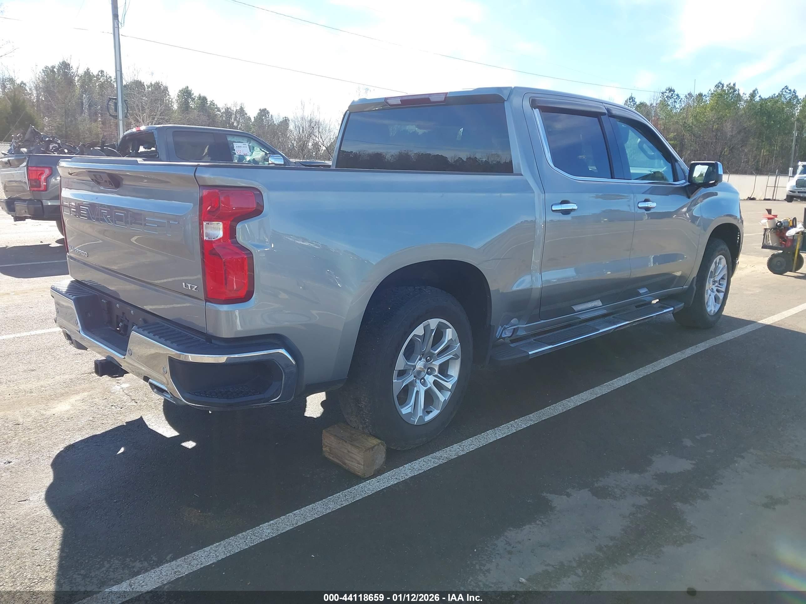 CHEVROLET SILVERADO image 4