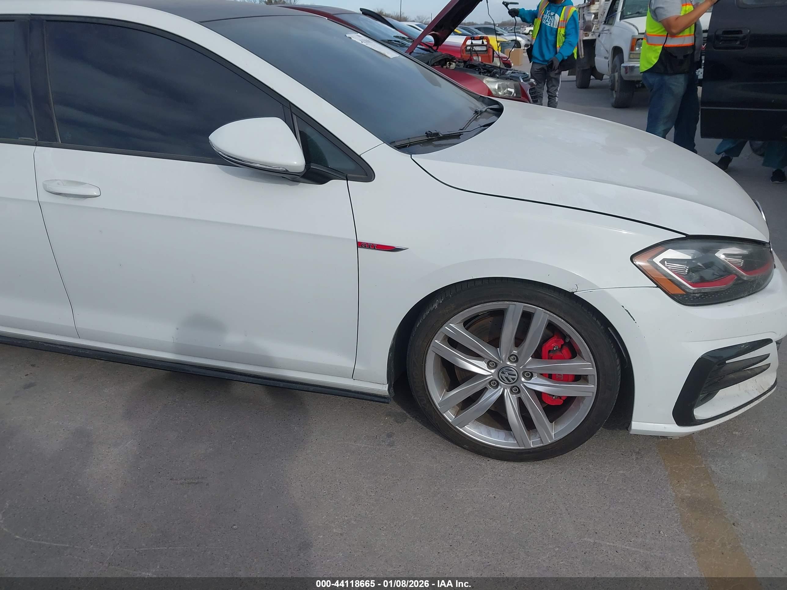 VOLKSWAGEN GOLF image 6