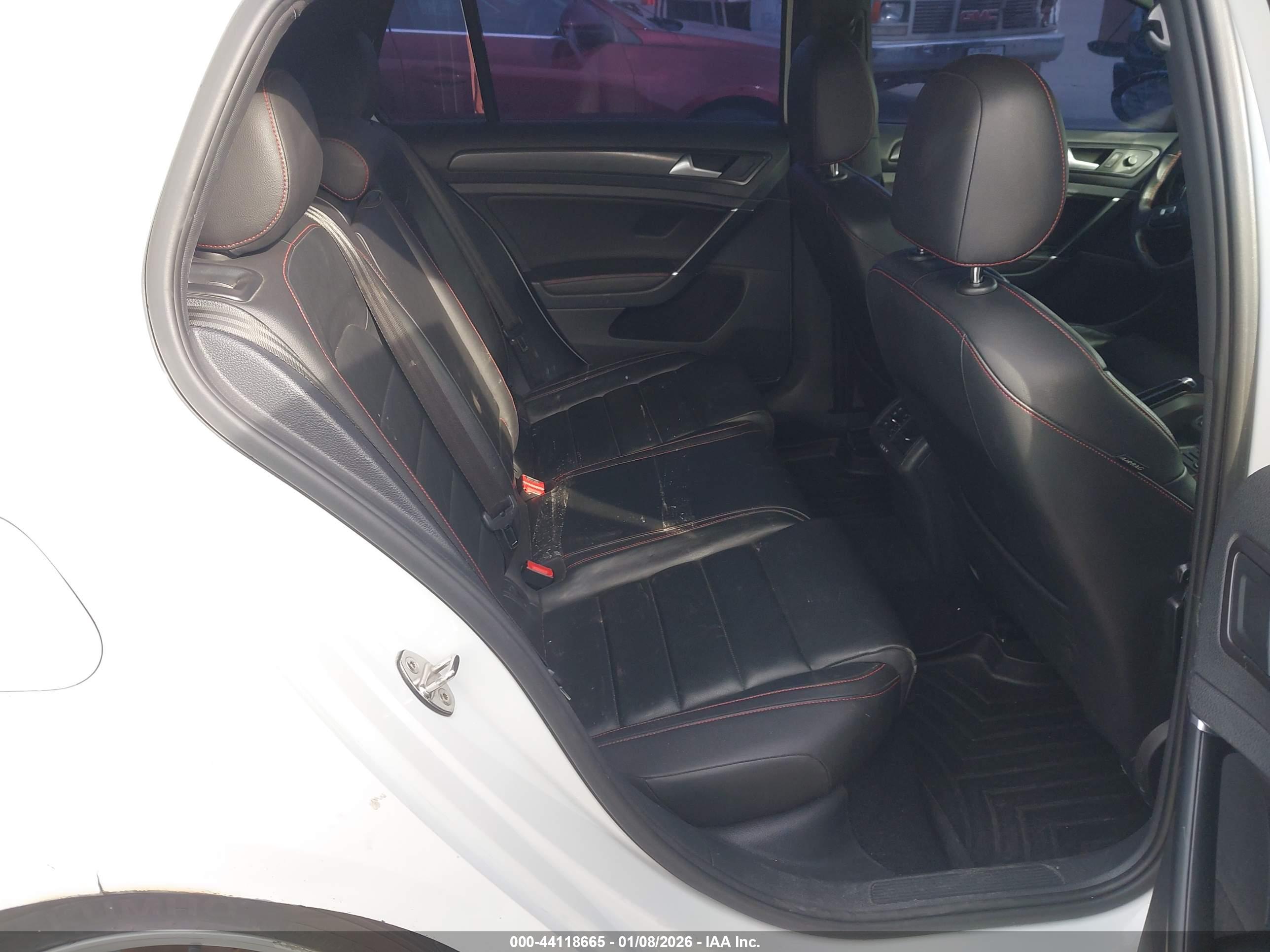 VOLKSWAGEN GOLF image 8