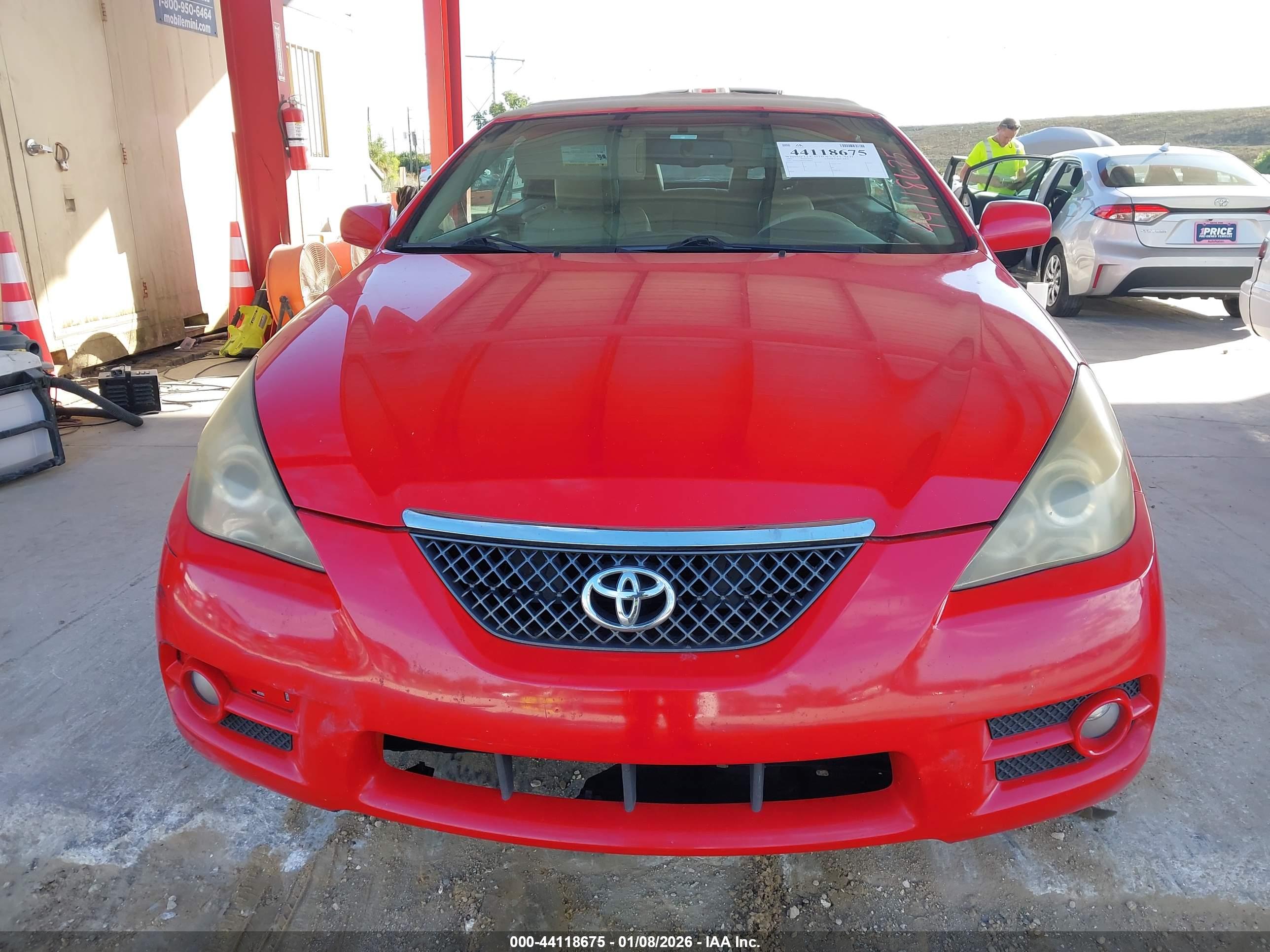 TOYOTA CAMRY image 6
