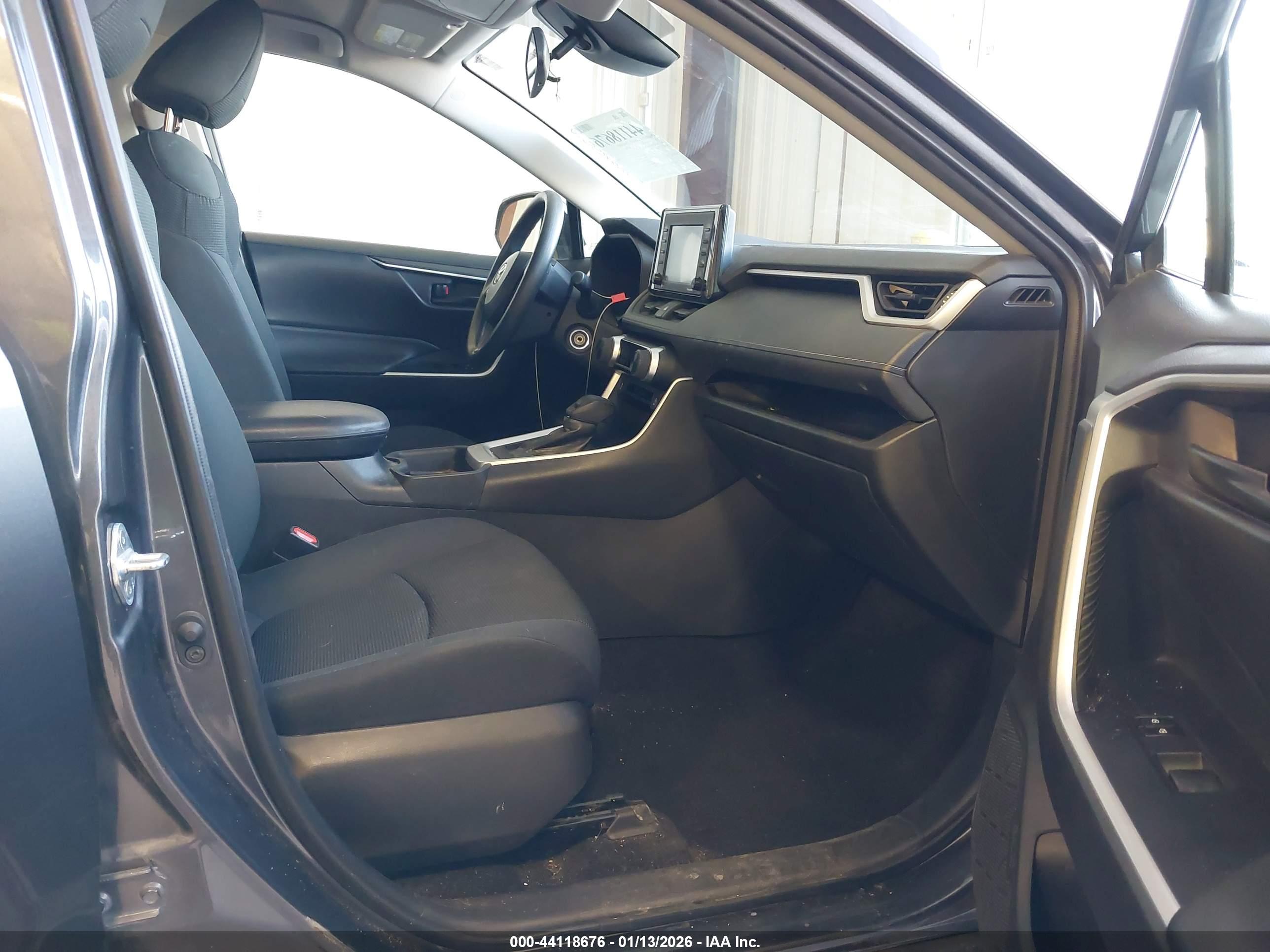 TOYOTA RAV4 image 5