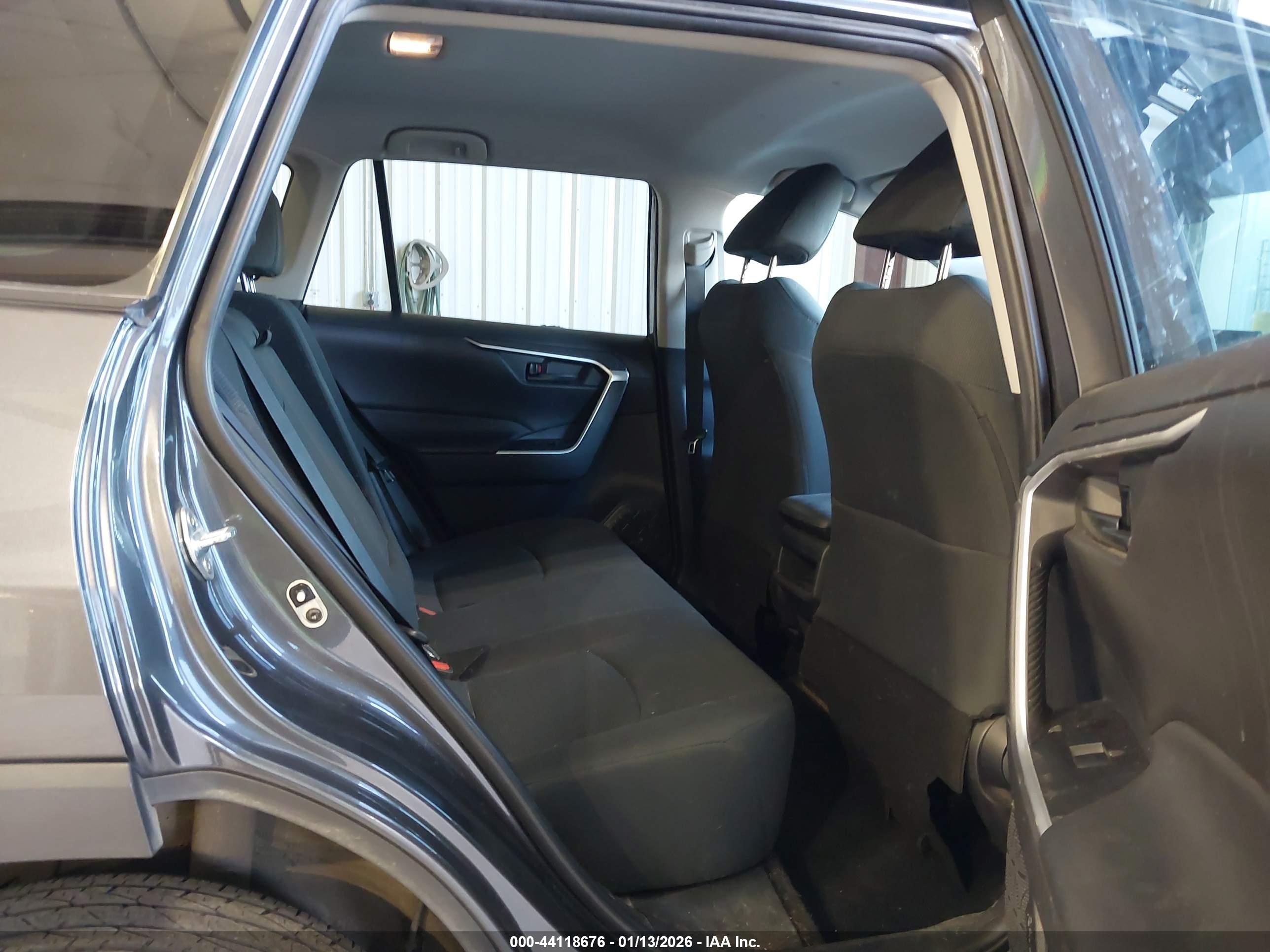 TOYOTA RAV4 image 8