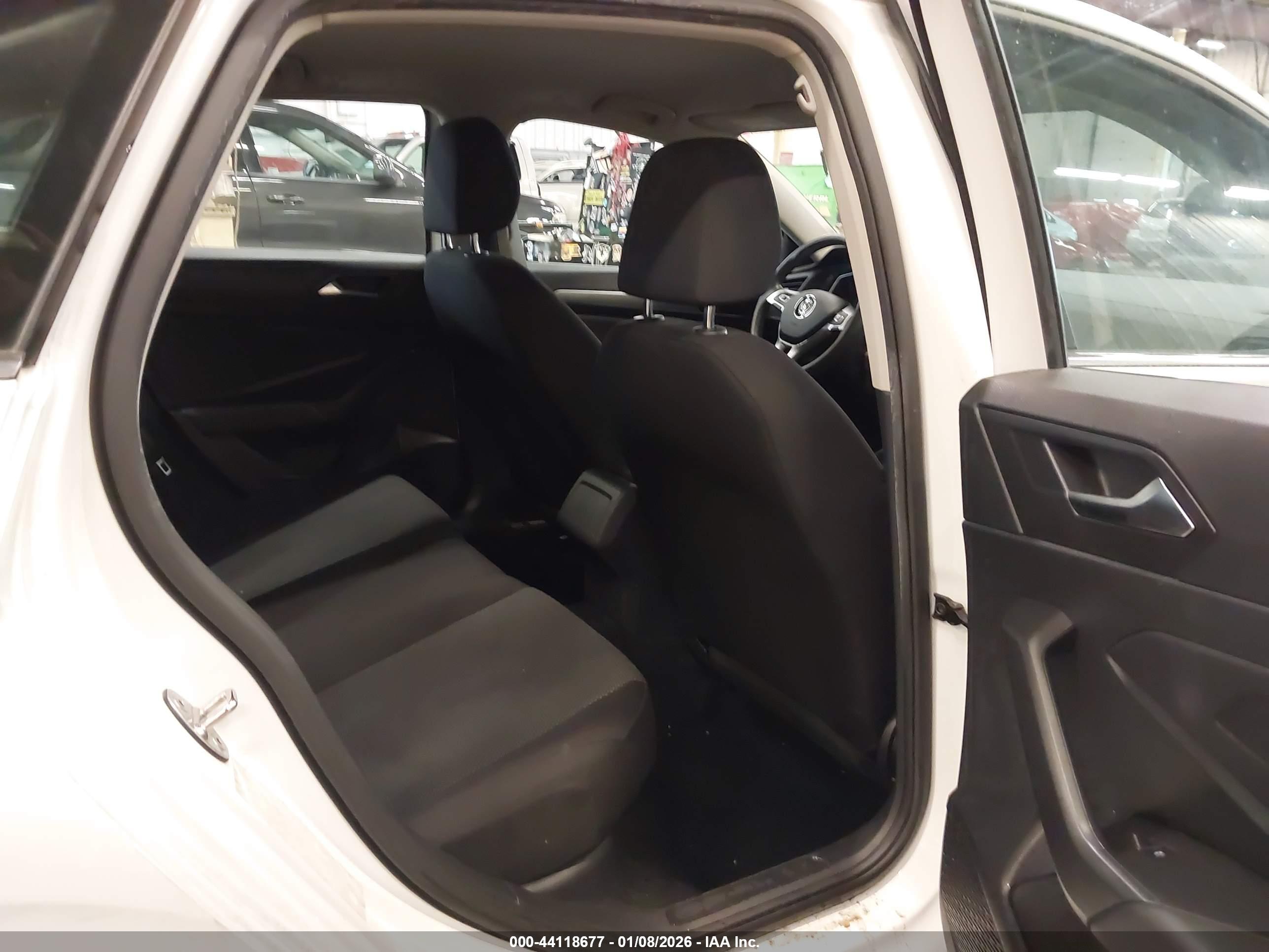 VOLKSWAGEN JETTA image 8