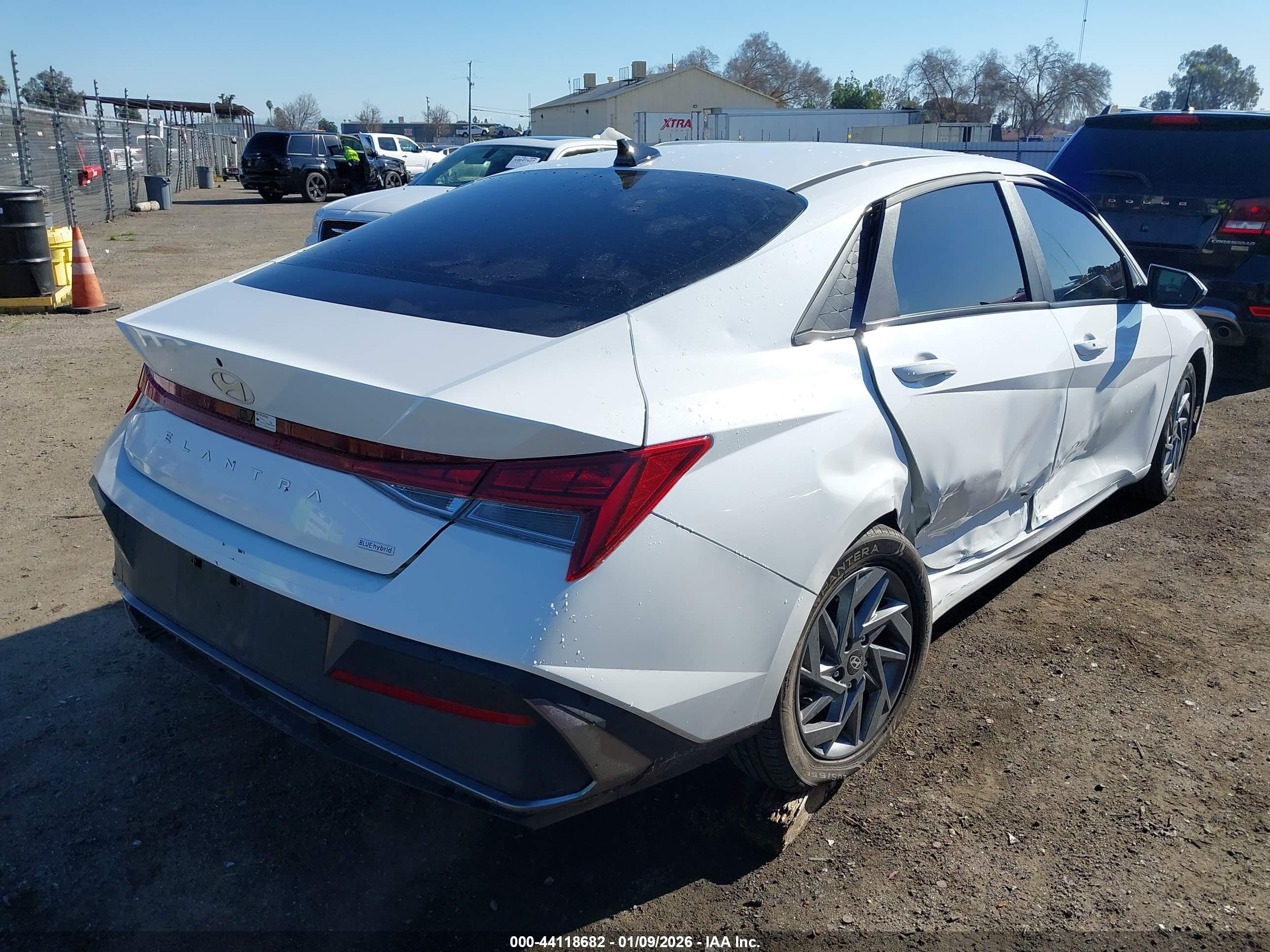 HYUNDAI ELANTRA image 4