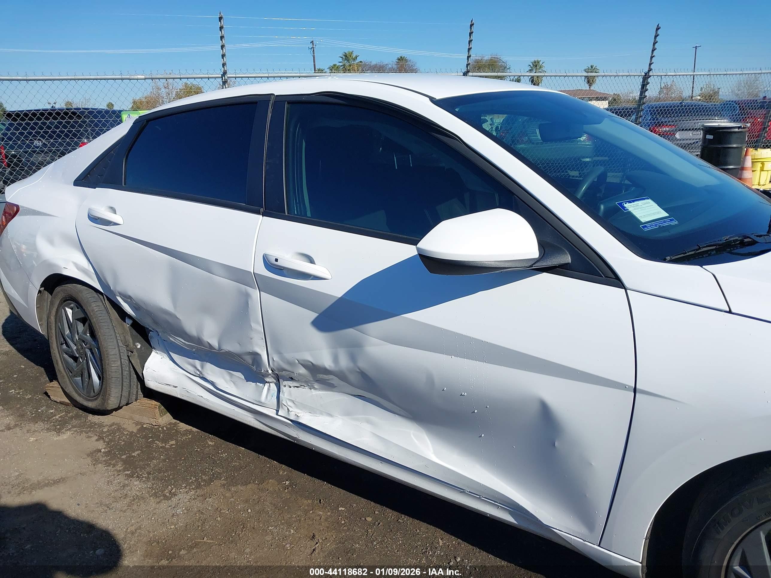 HYUNDAI ELANTRA image 6