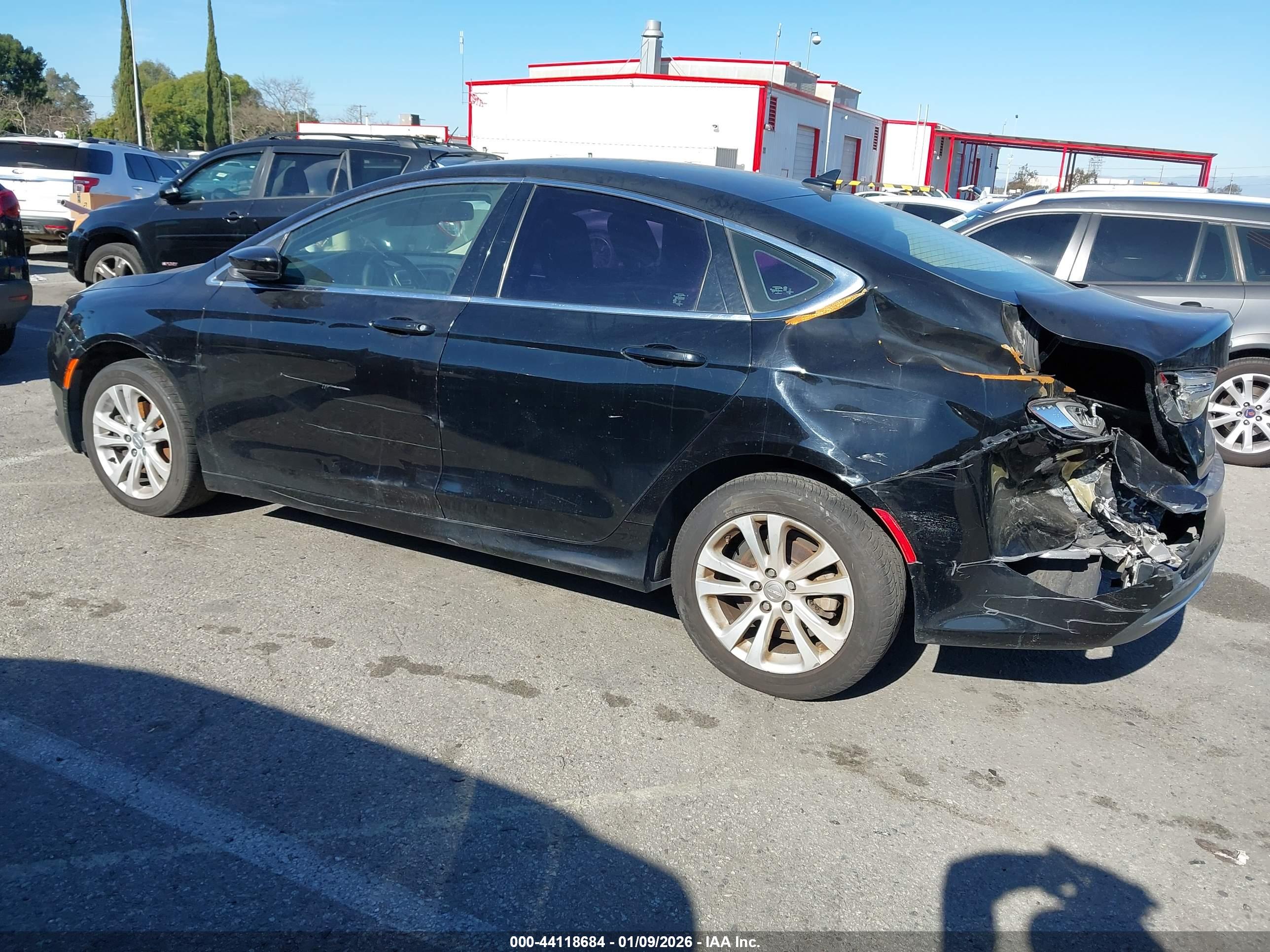 CHRYSLER 200 image 3