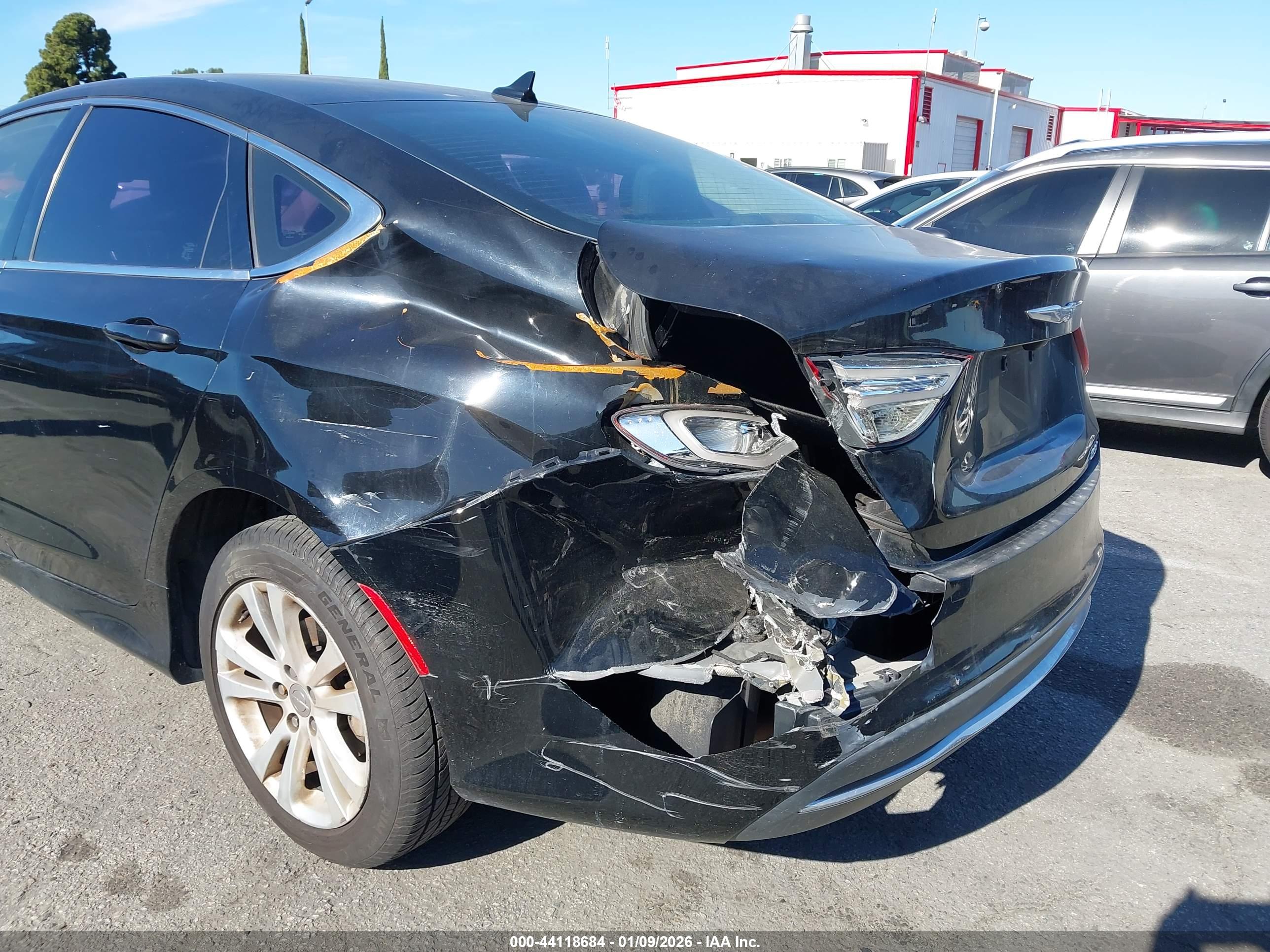 CHRYSLER 200 image 6