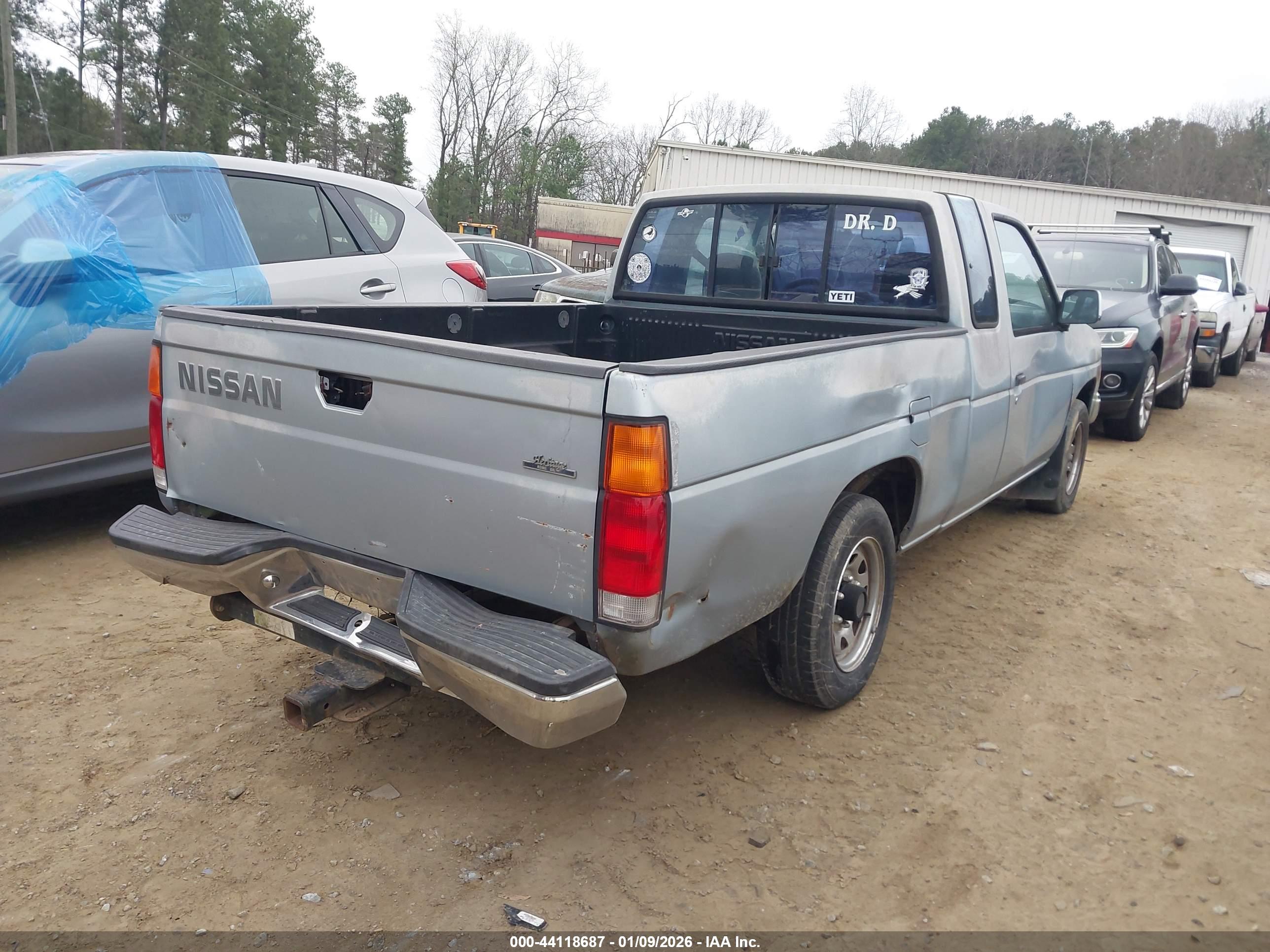 NISSAN TRUCK image 4