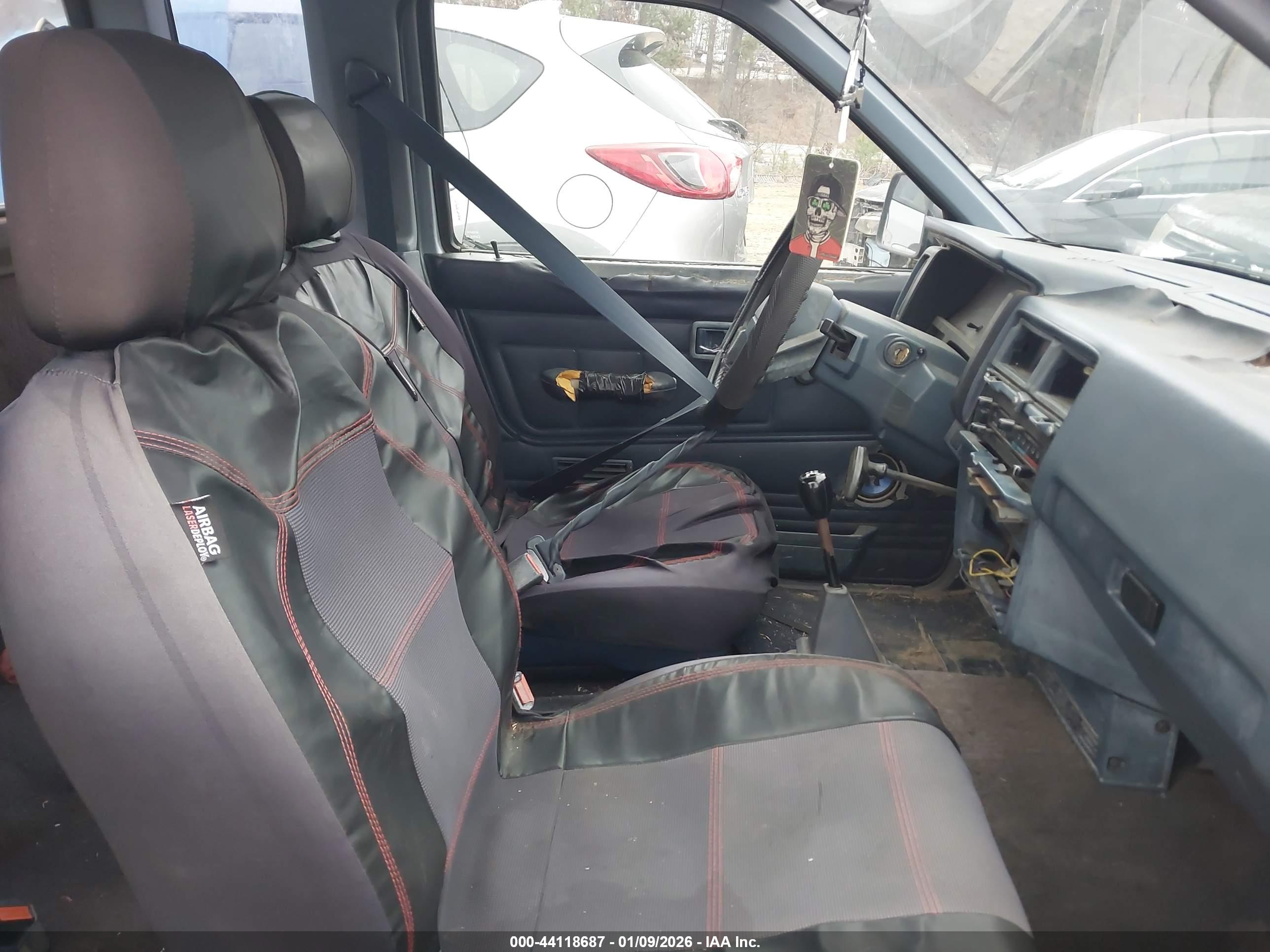 NISSAN TRUCK image 5