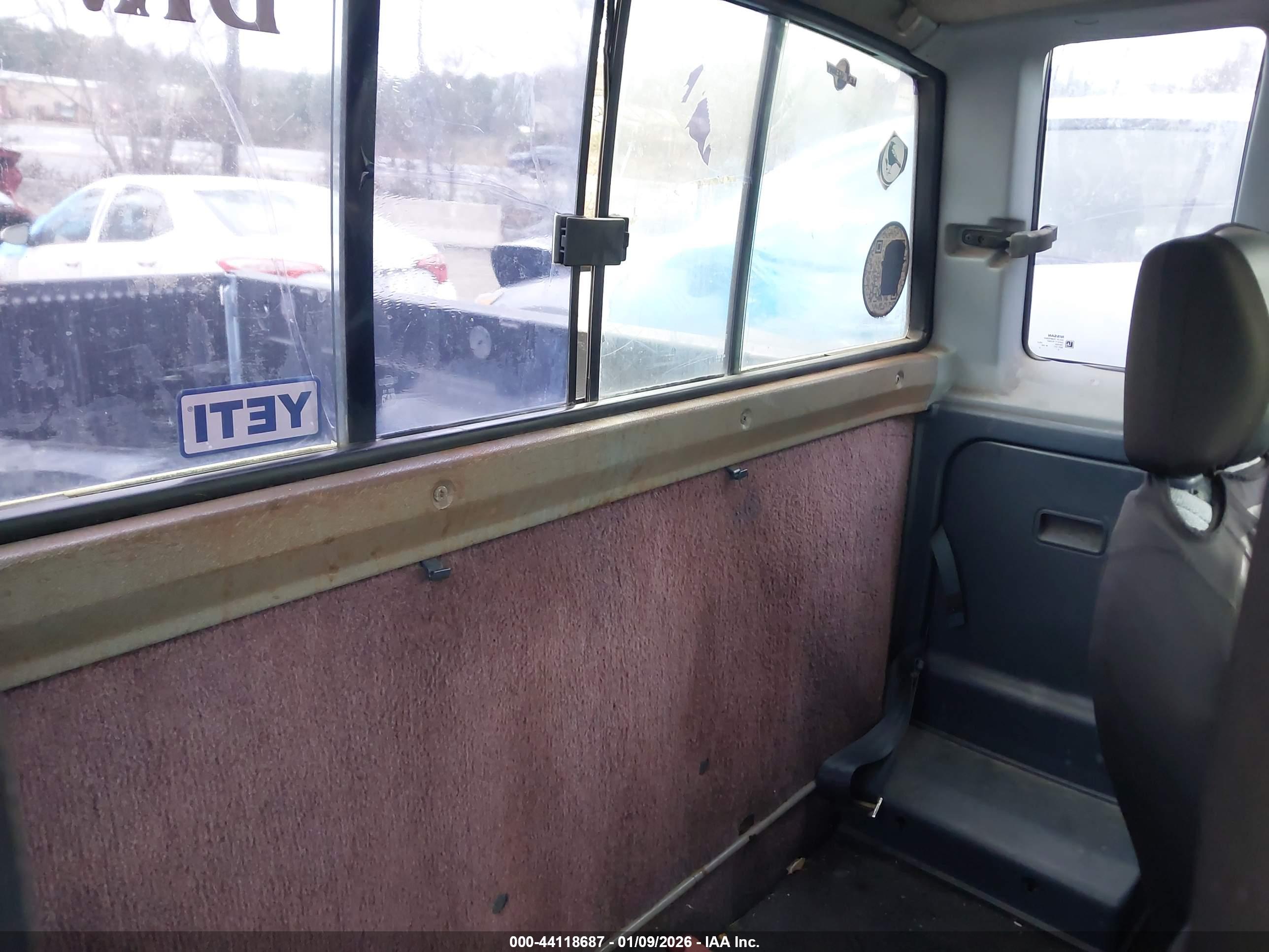 NISSAN TRUCK image 8