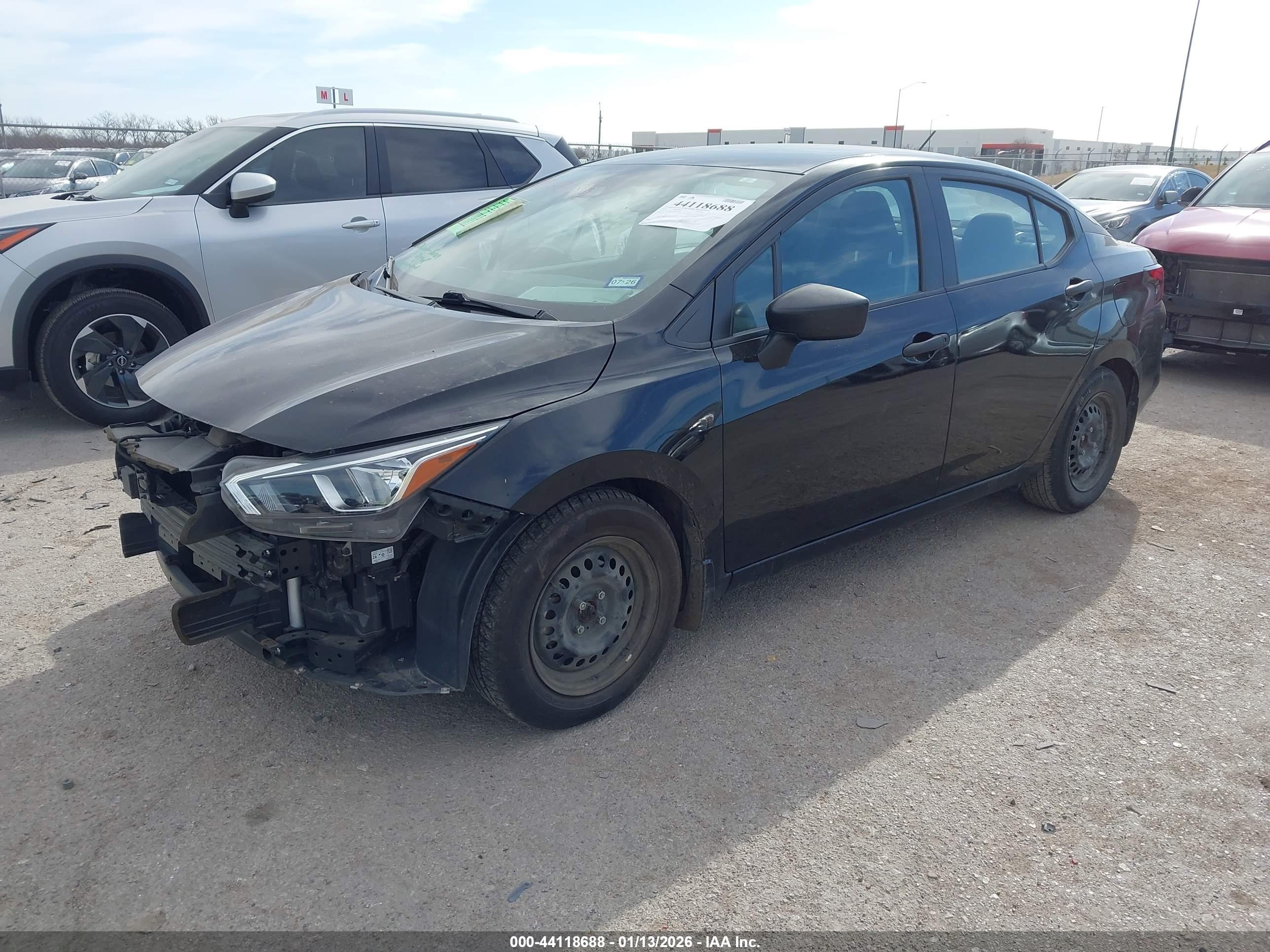 NISSAN VERSA image 2