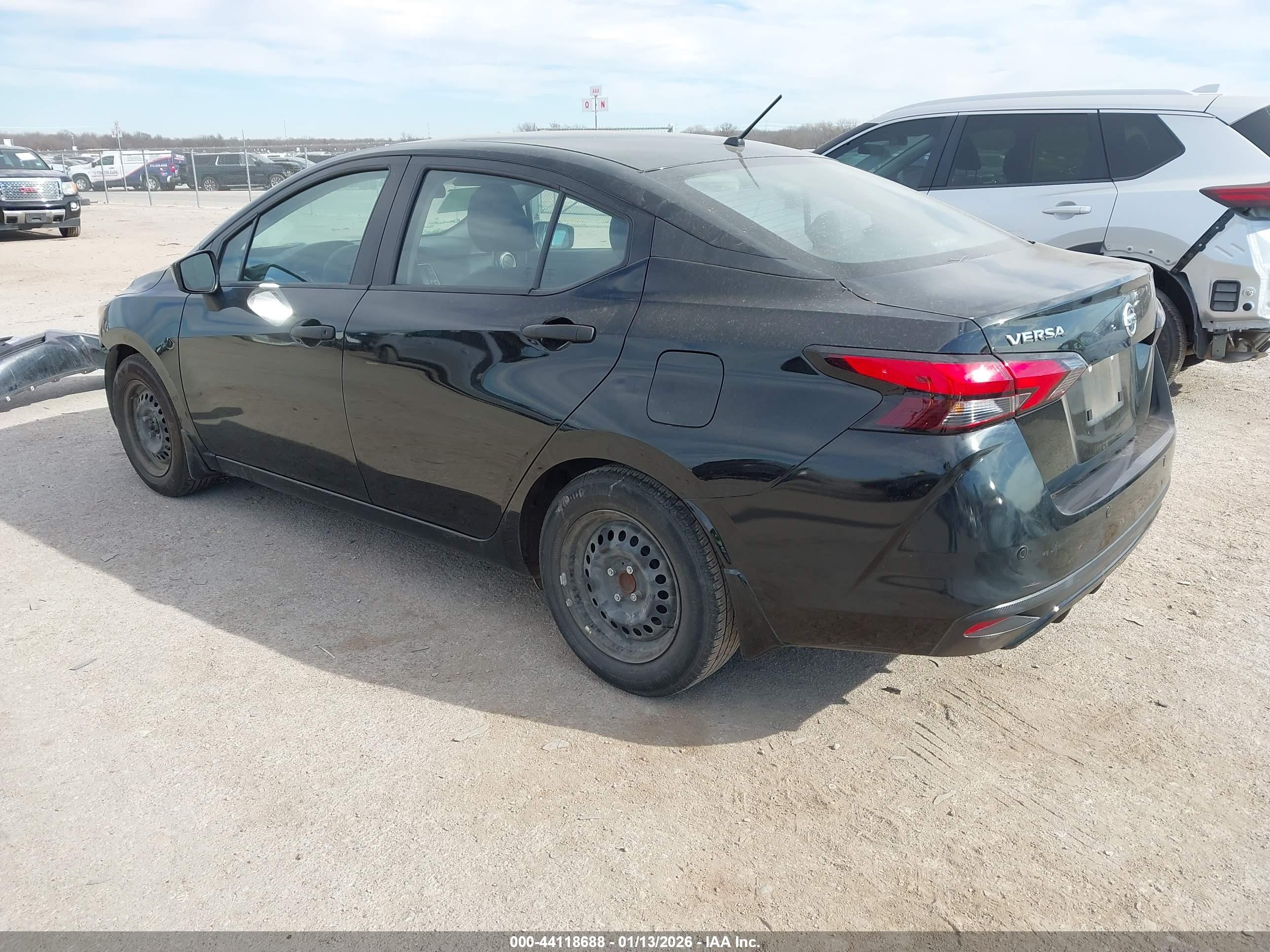 NISSAN VERSA image 3