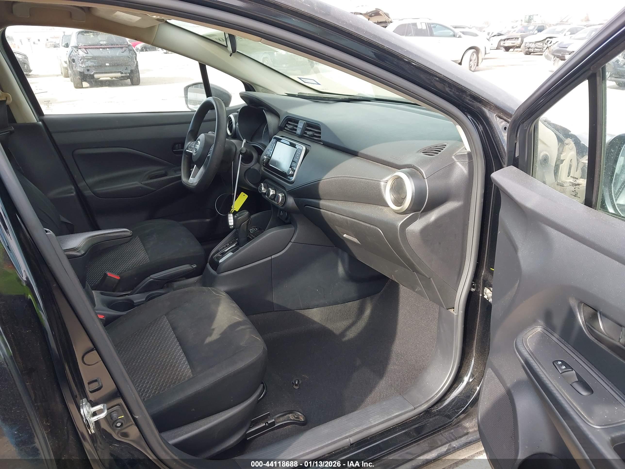 NISSAN VERSA image 5