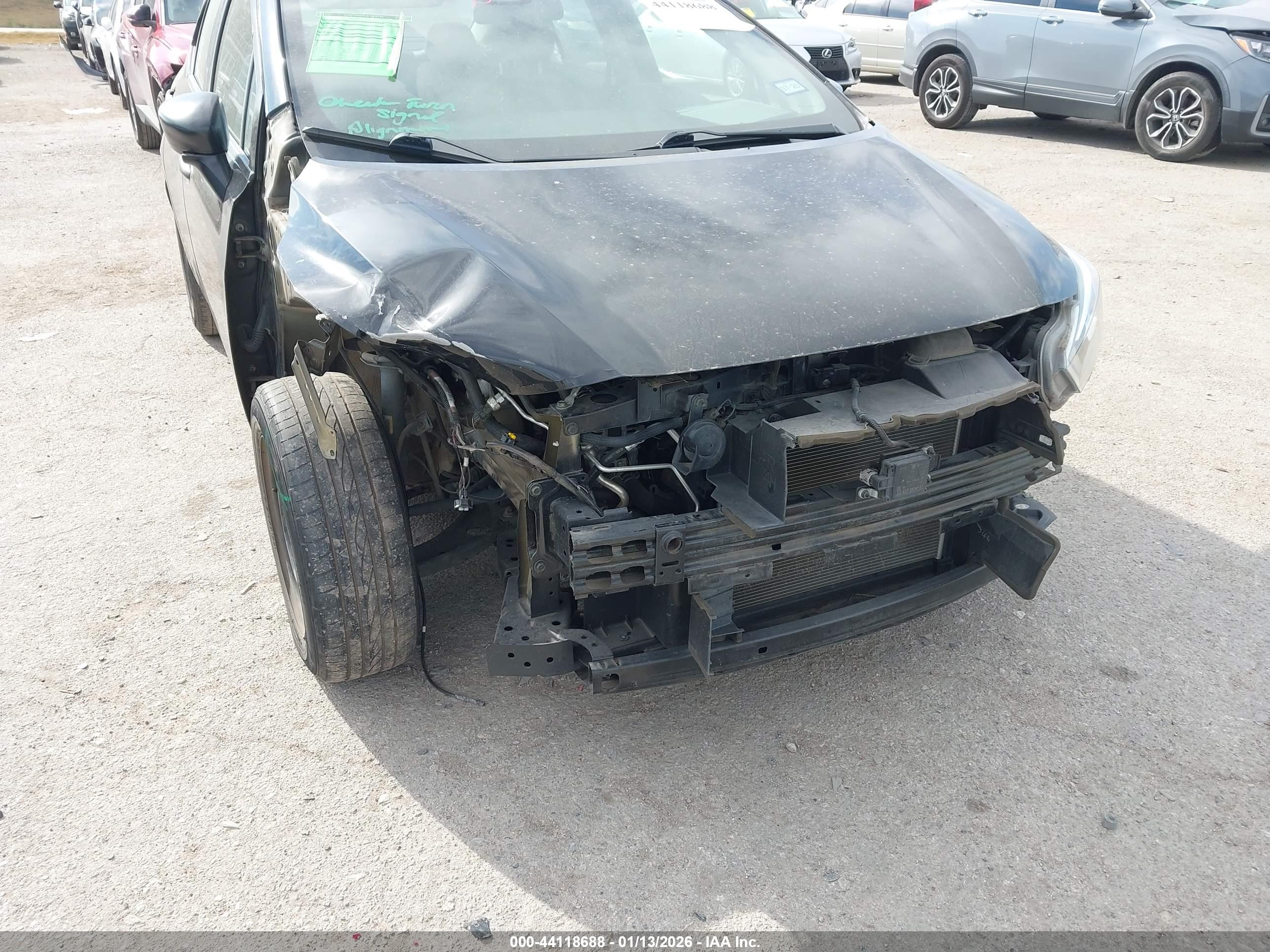 NISSAN VERSA image 6