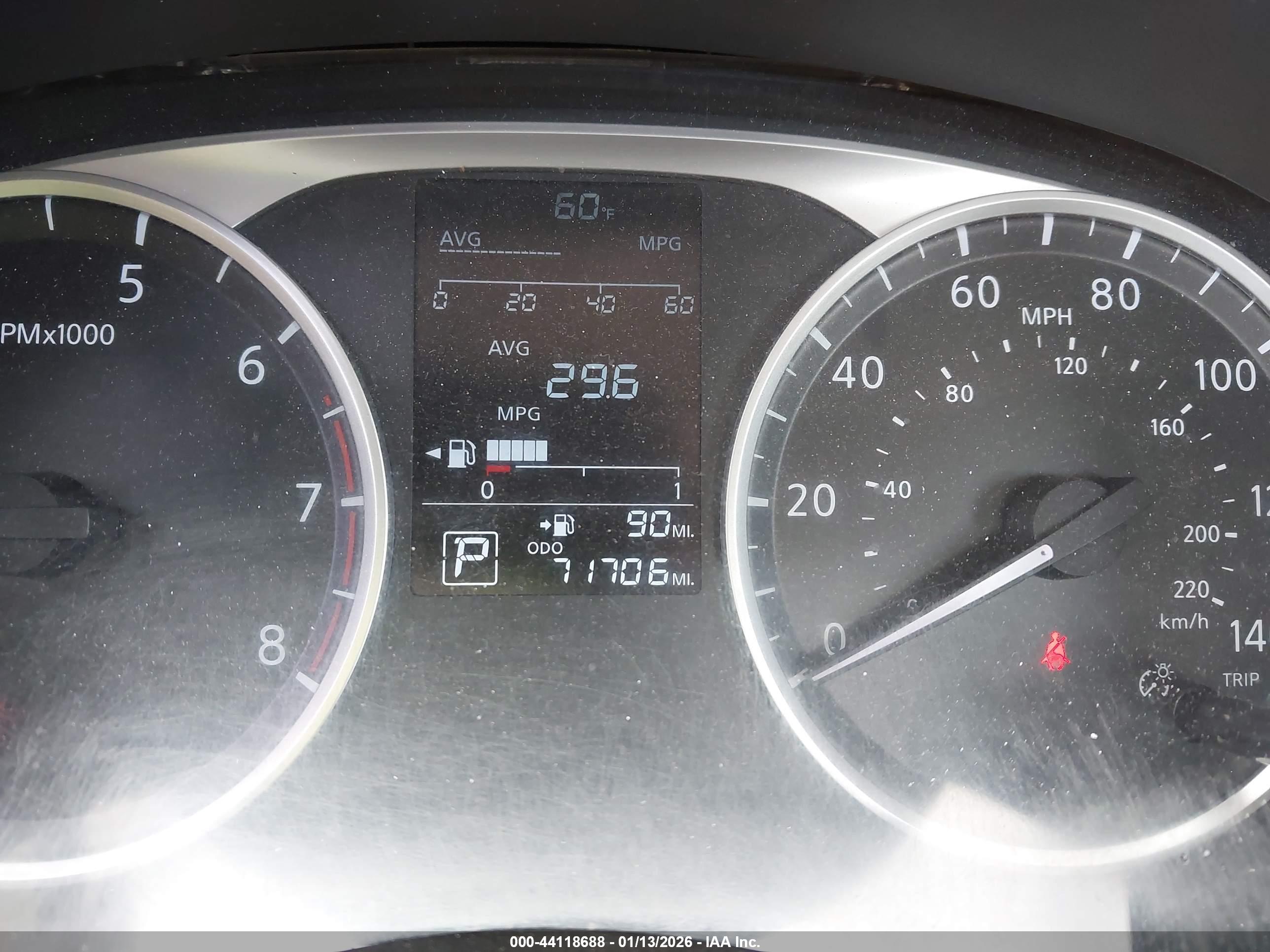 NISSAN VERSA image 7