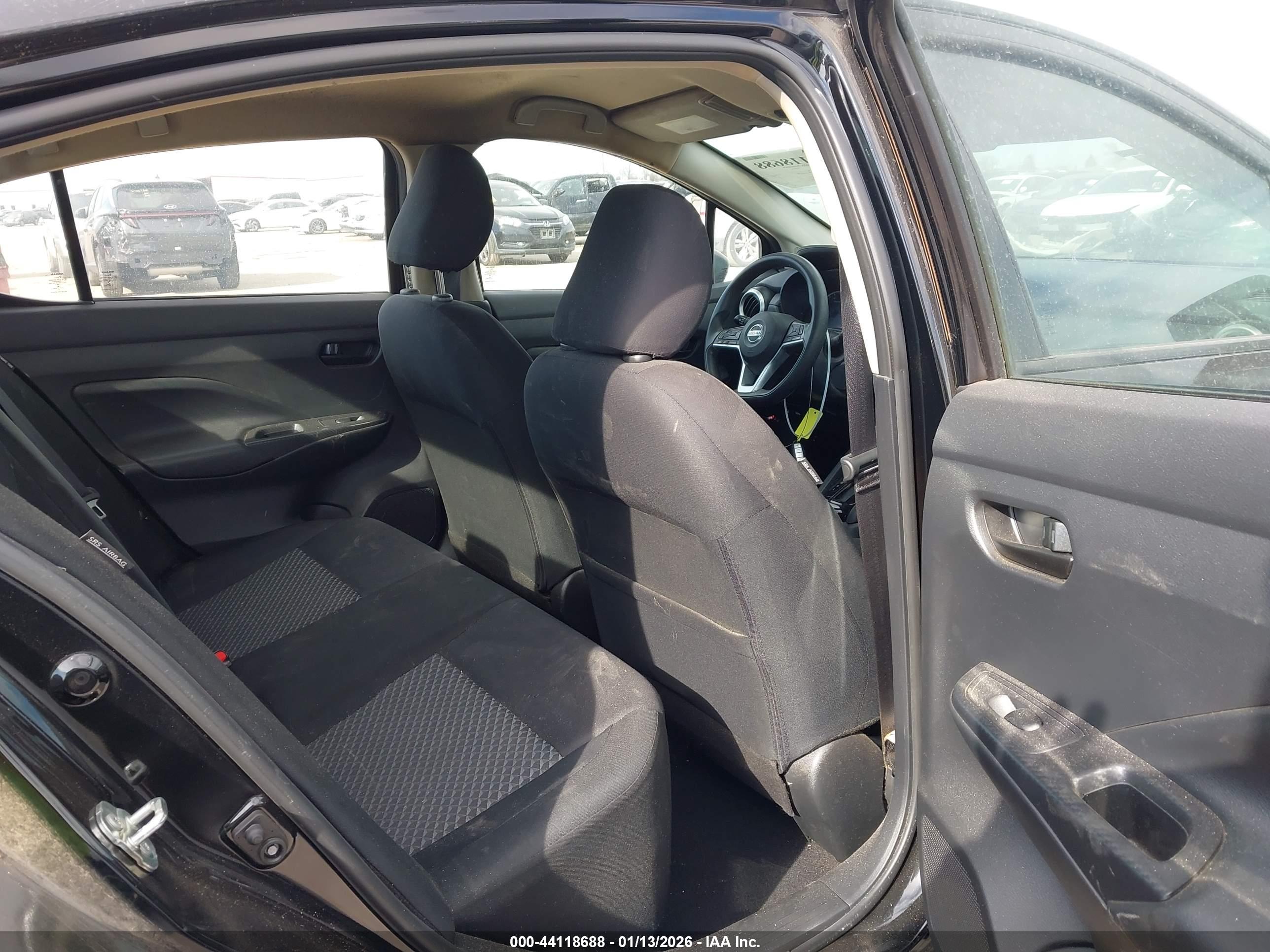 NISSAN VERSA image 8