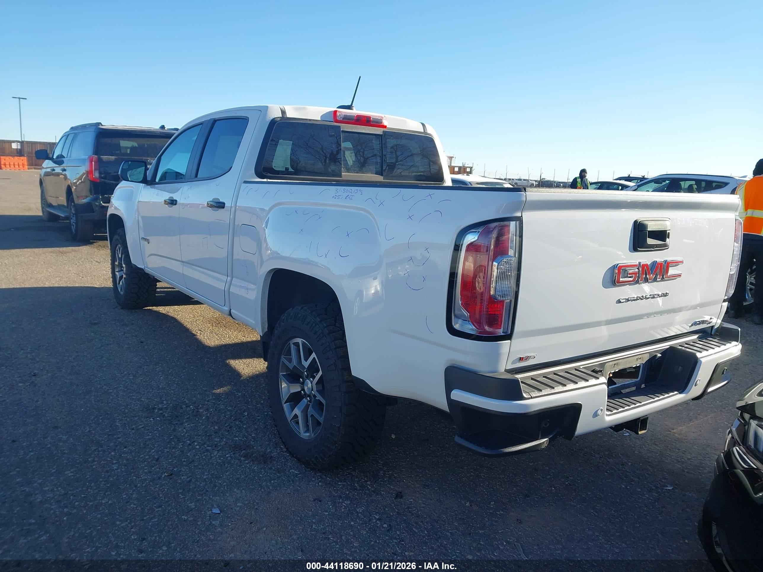 GMC CANYON image 3