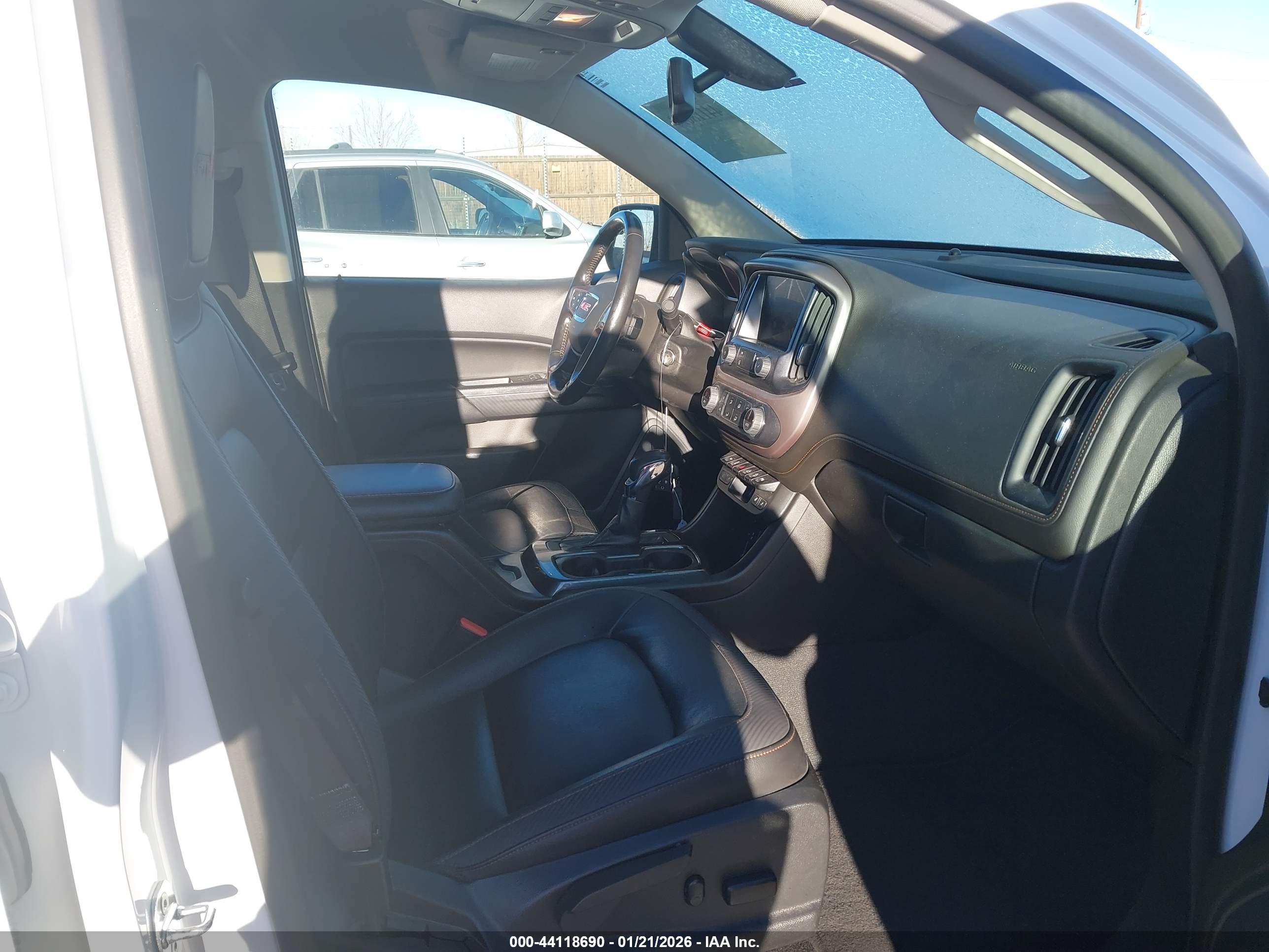 GMC CANYON image 5