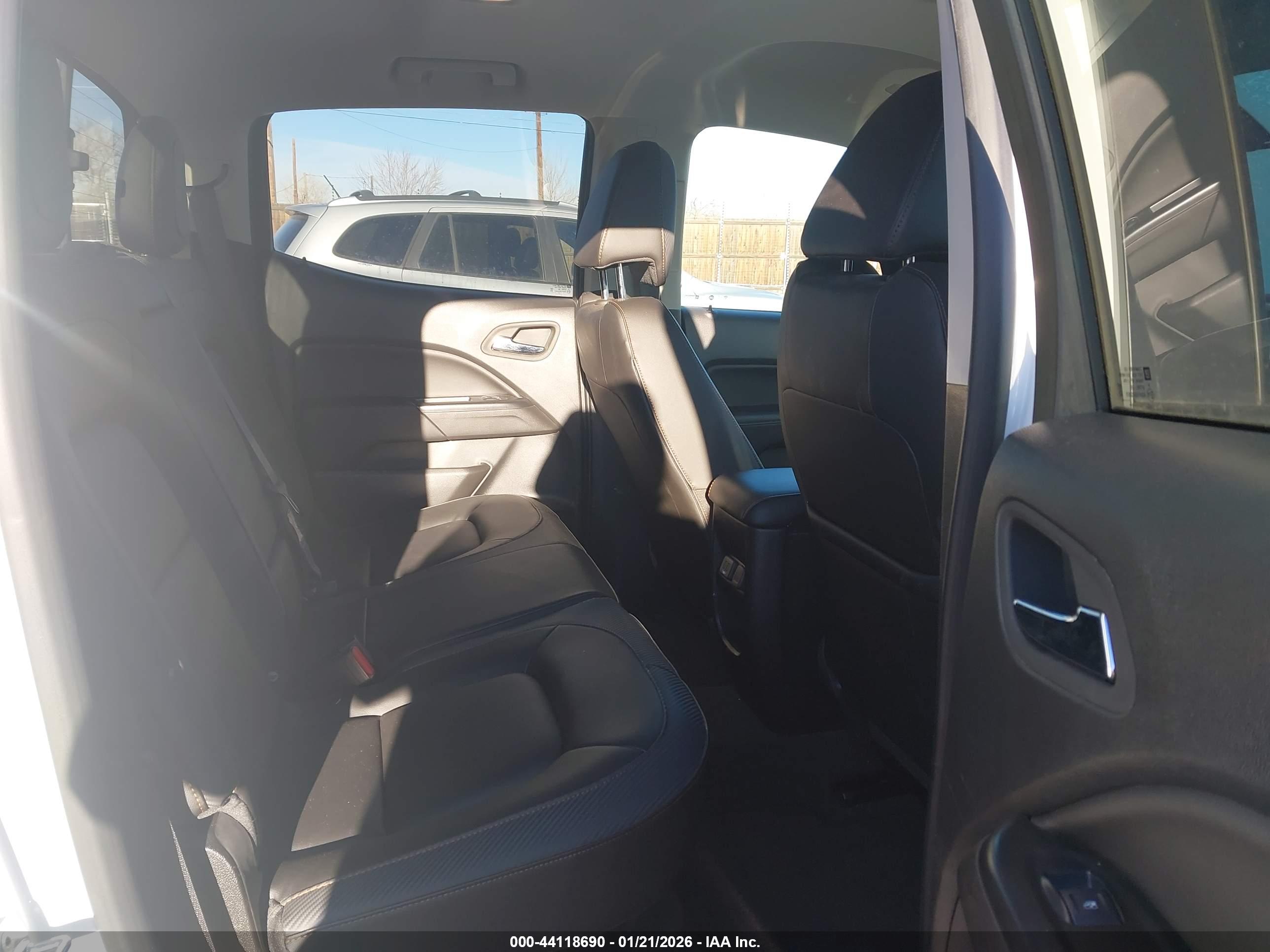 GMC CANYON image 8