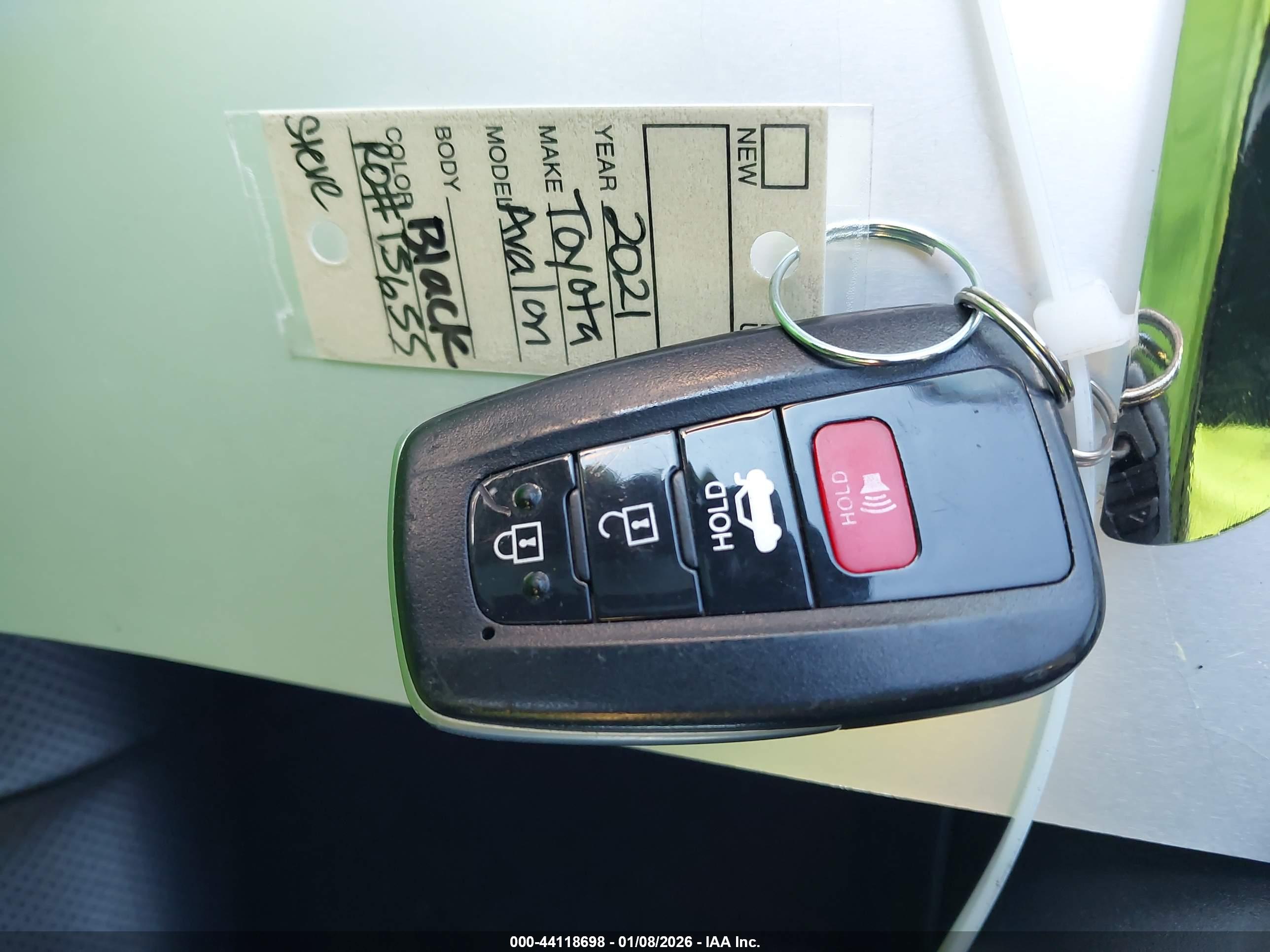 TOYOTA AVALON image 11