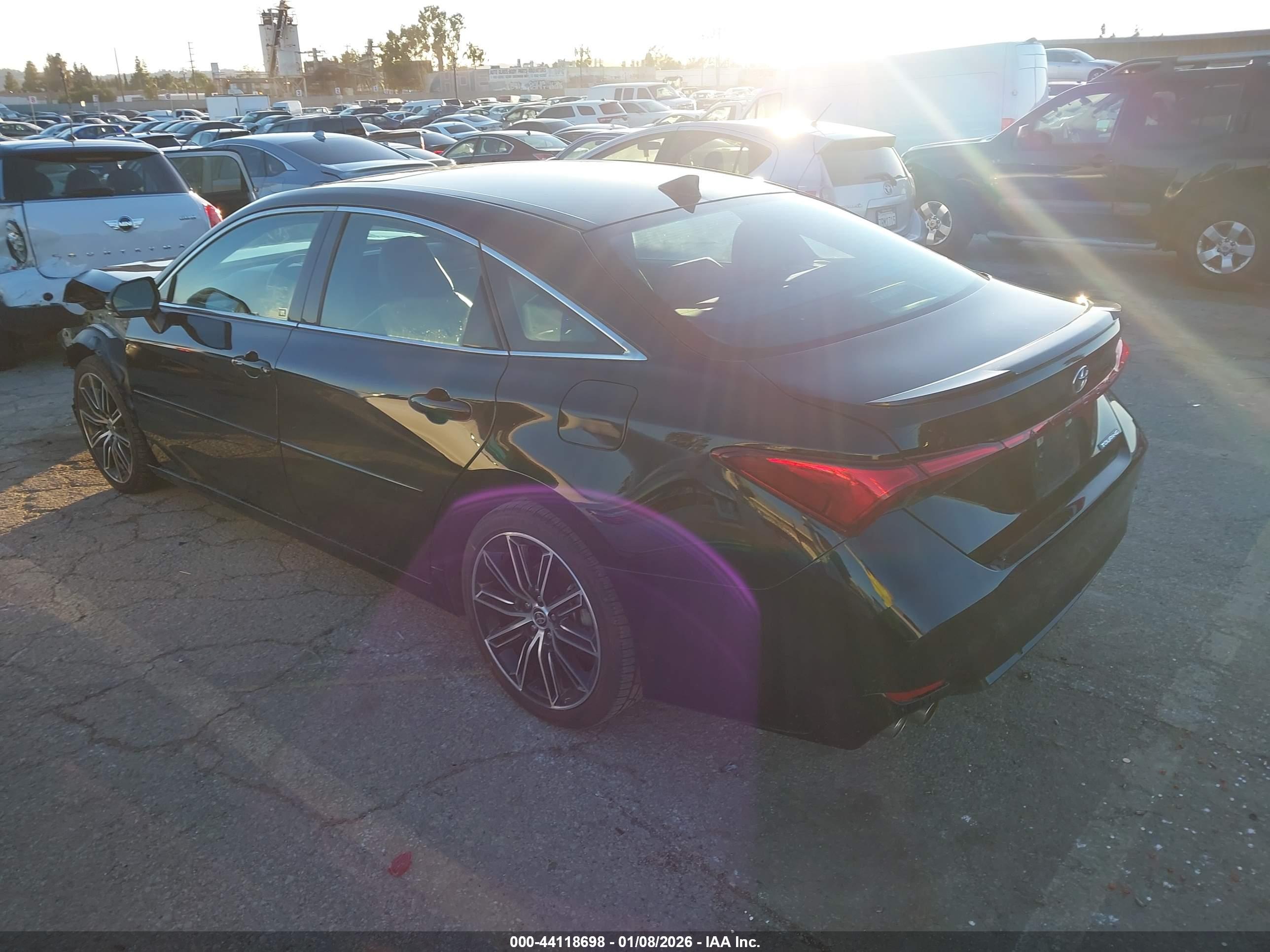 TOYOTA AVALON image 3