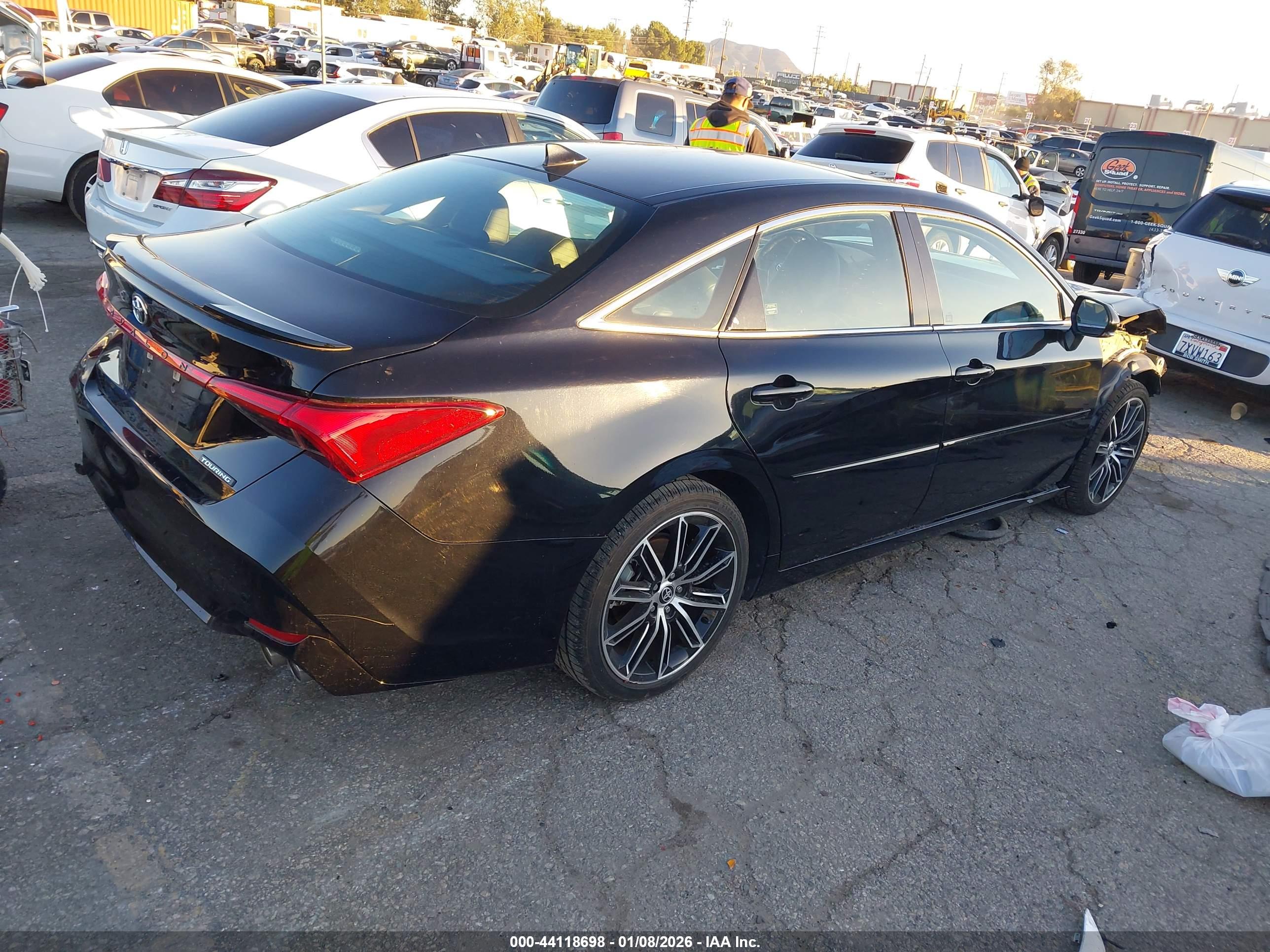 TOYOTA AVALON image 4