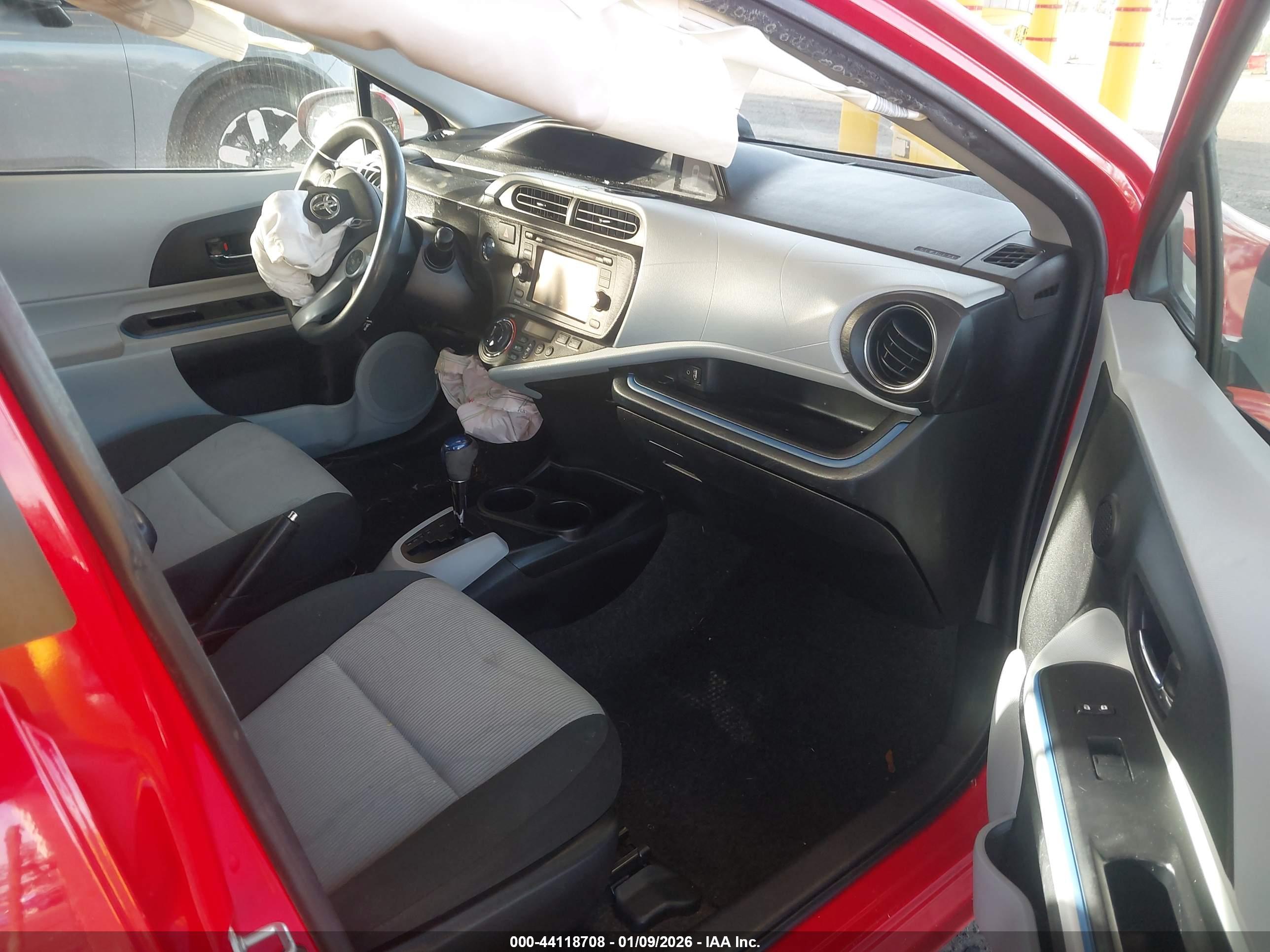 TOYOTA PRIUS image 5