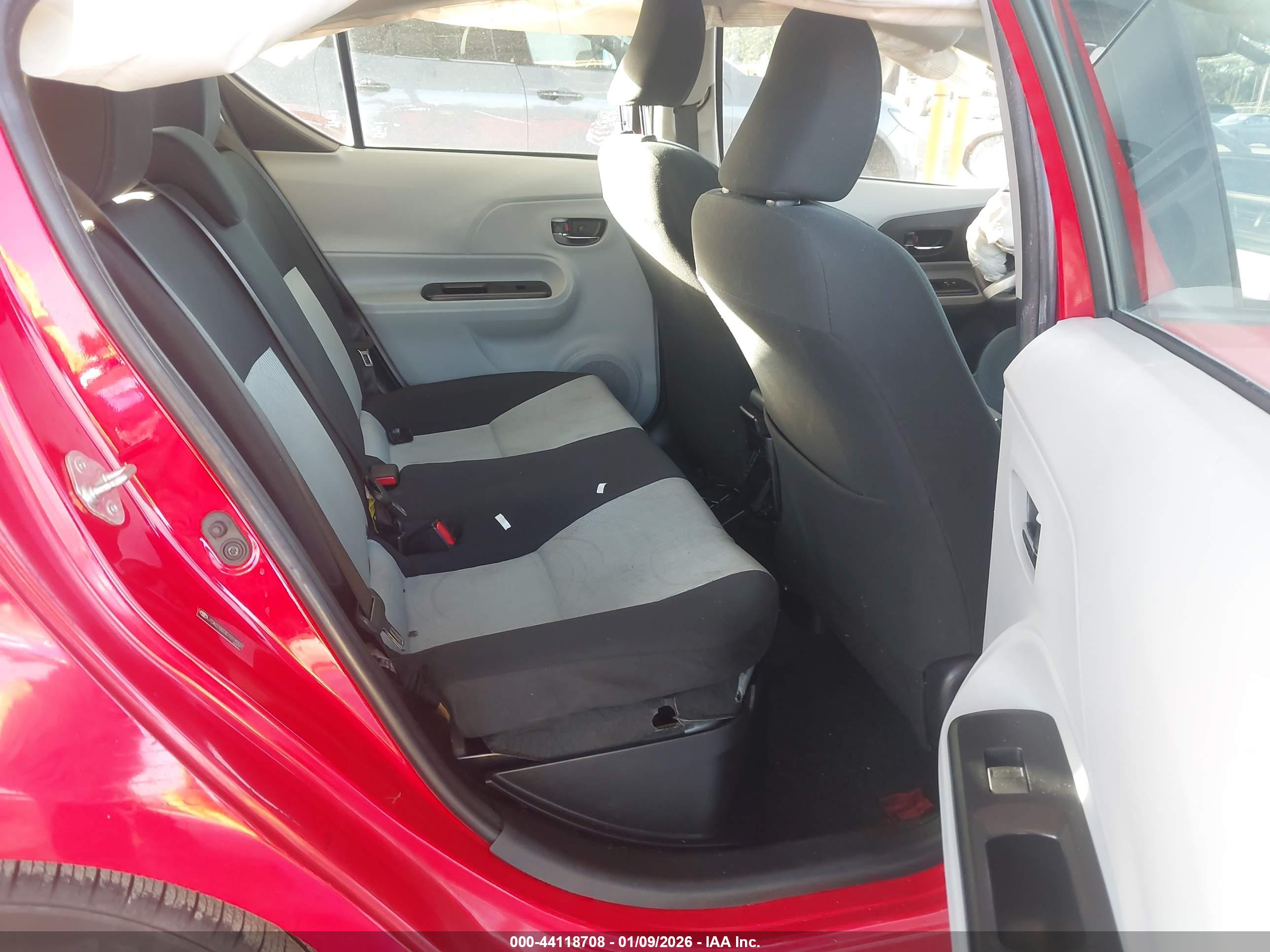 TOYOTA PRIUS image 8