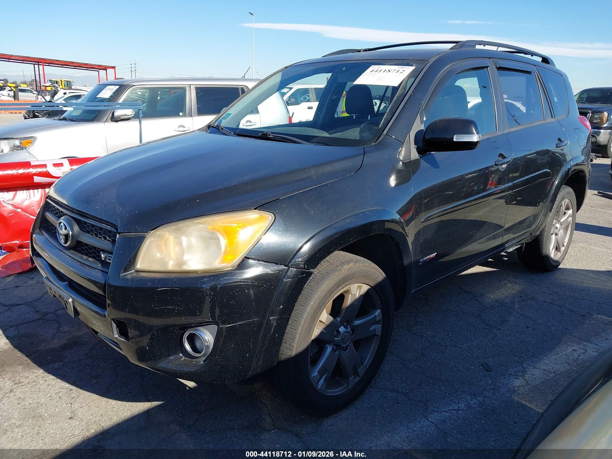 TOYOTA RAV4 image 2