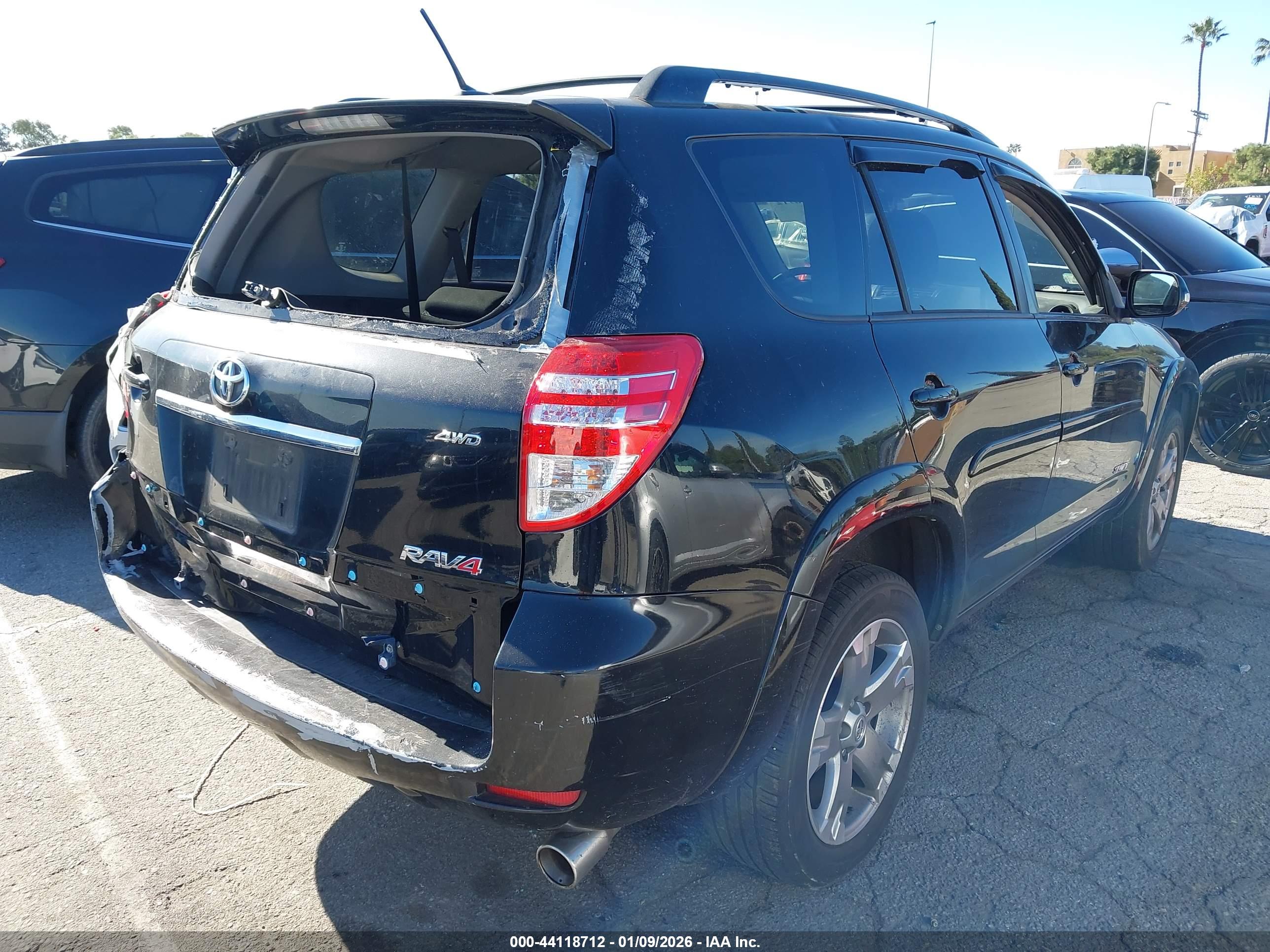 TOYOTA RAV4 image 4