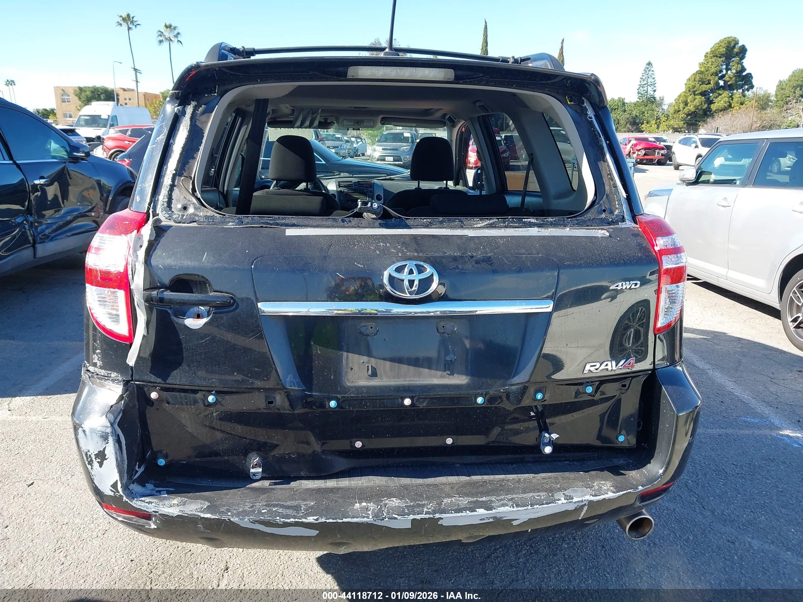 TOYOTA RAV4 image 6