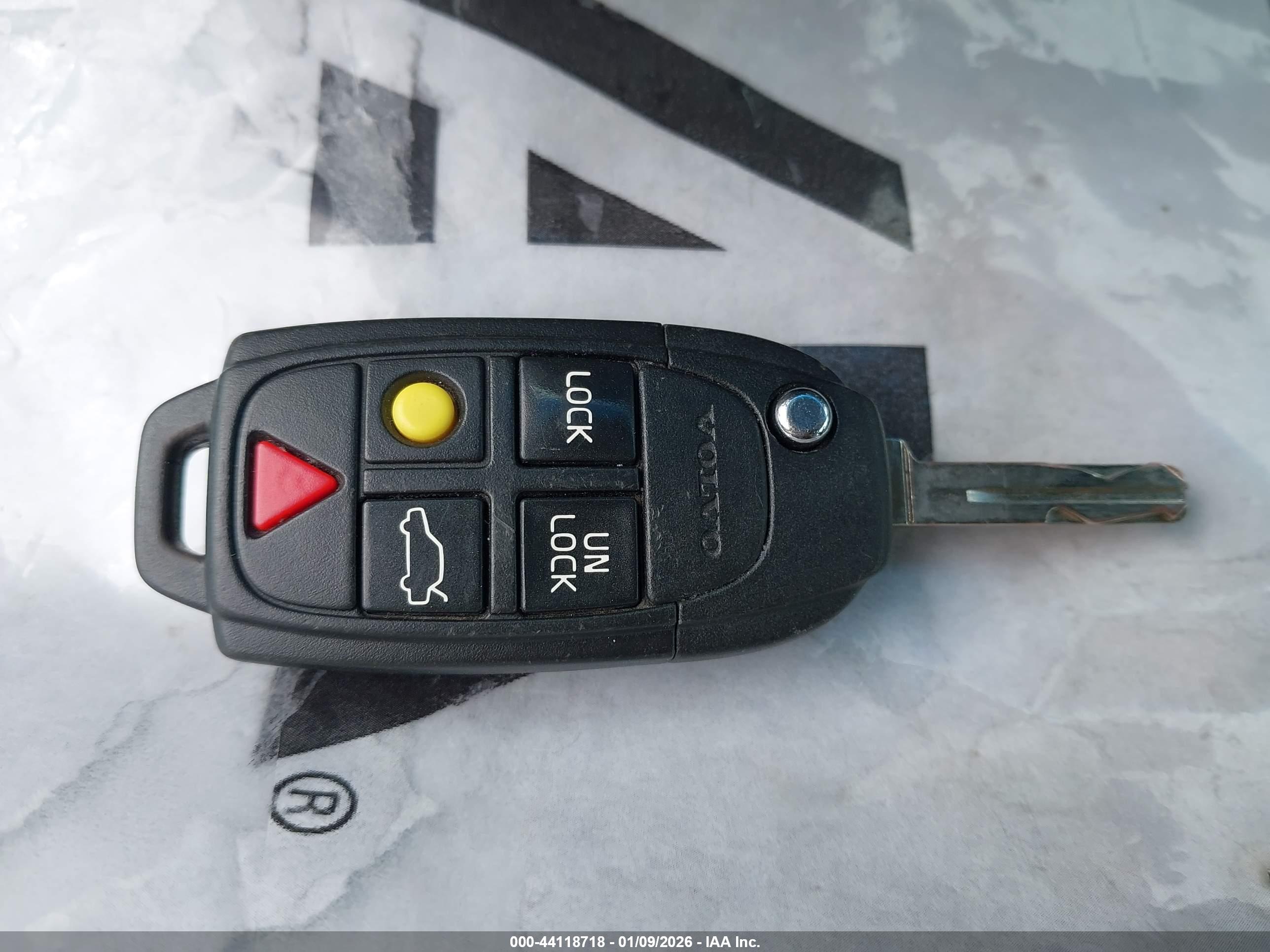 VOLVO S60 image 11