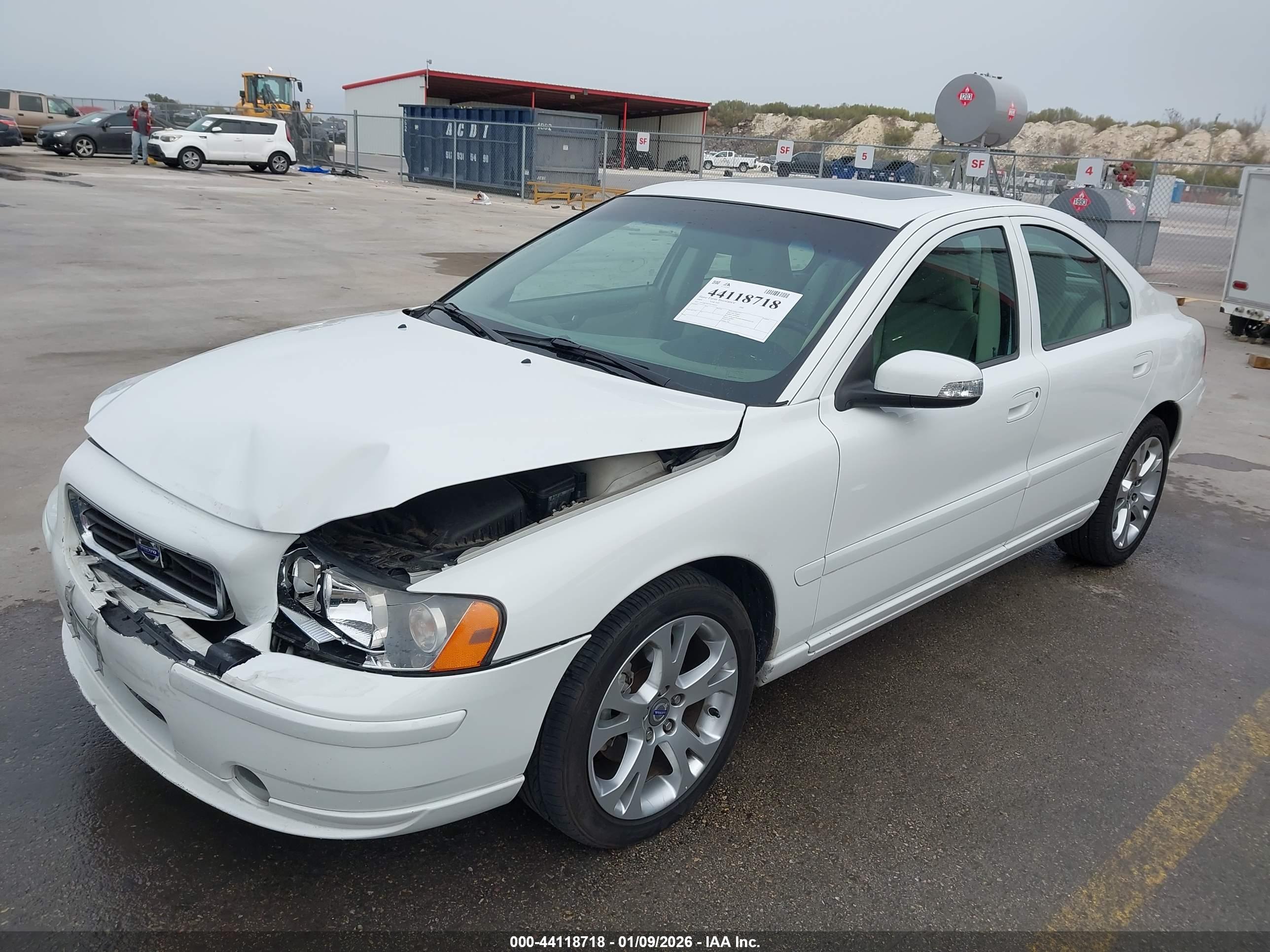 VOLVO S60 image 2