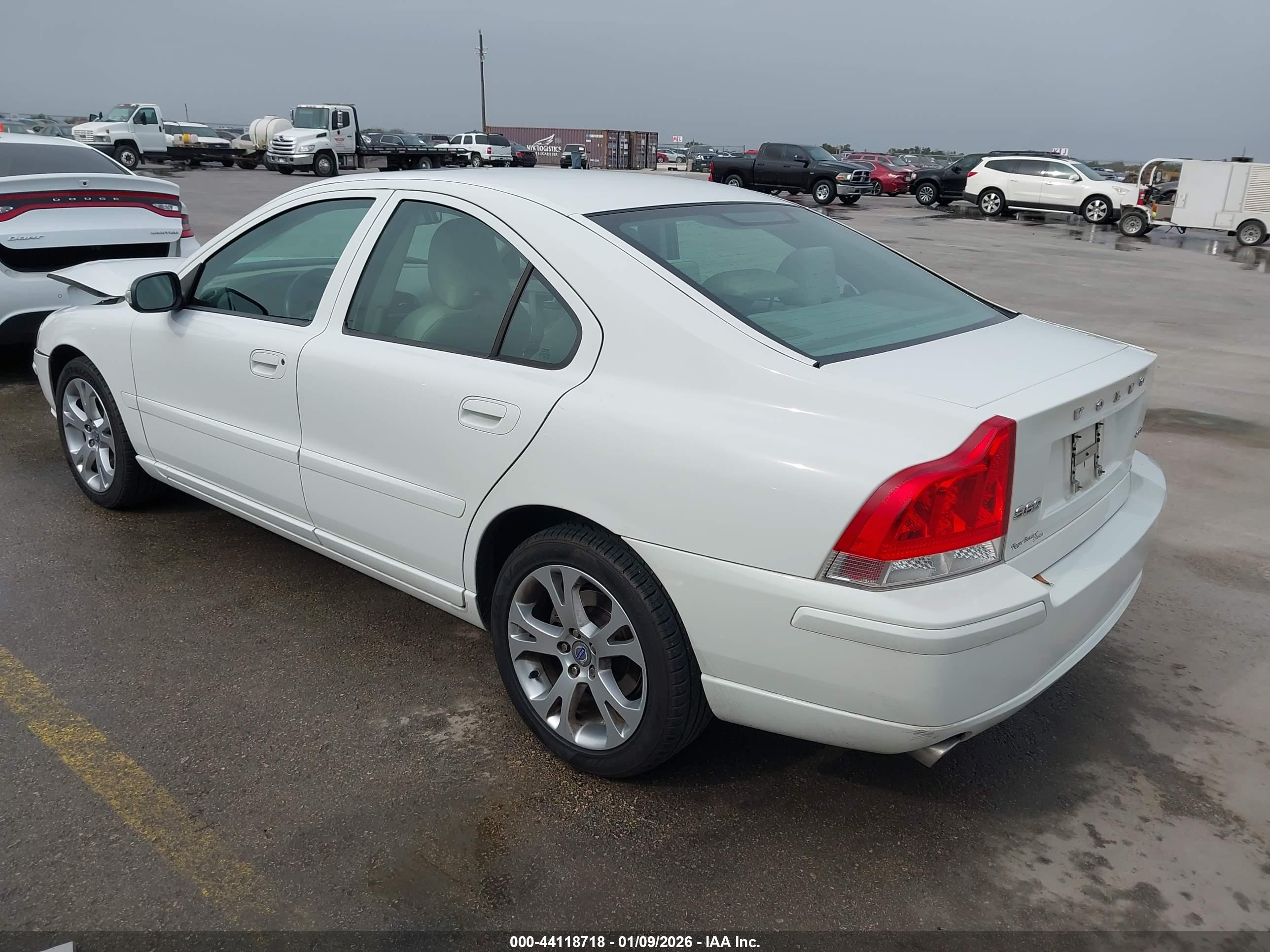 VOLVO S60 image 3