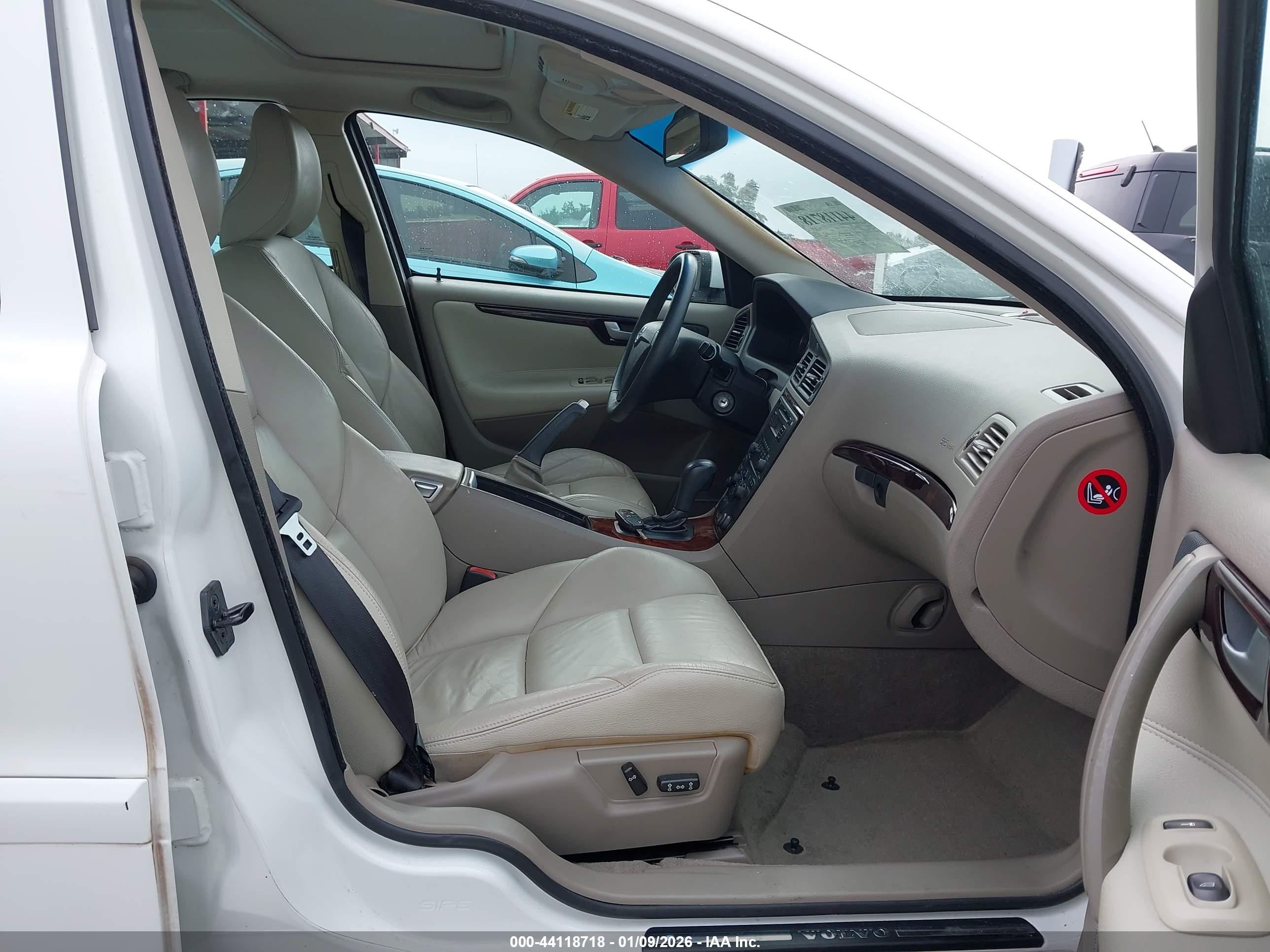 VOLVO S60 image 5
