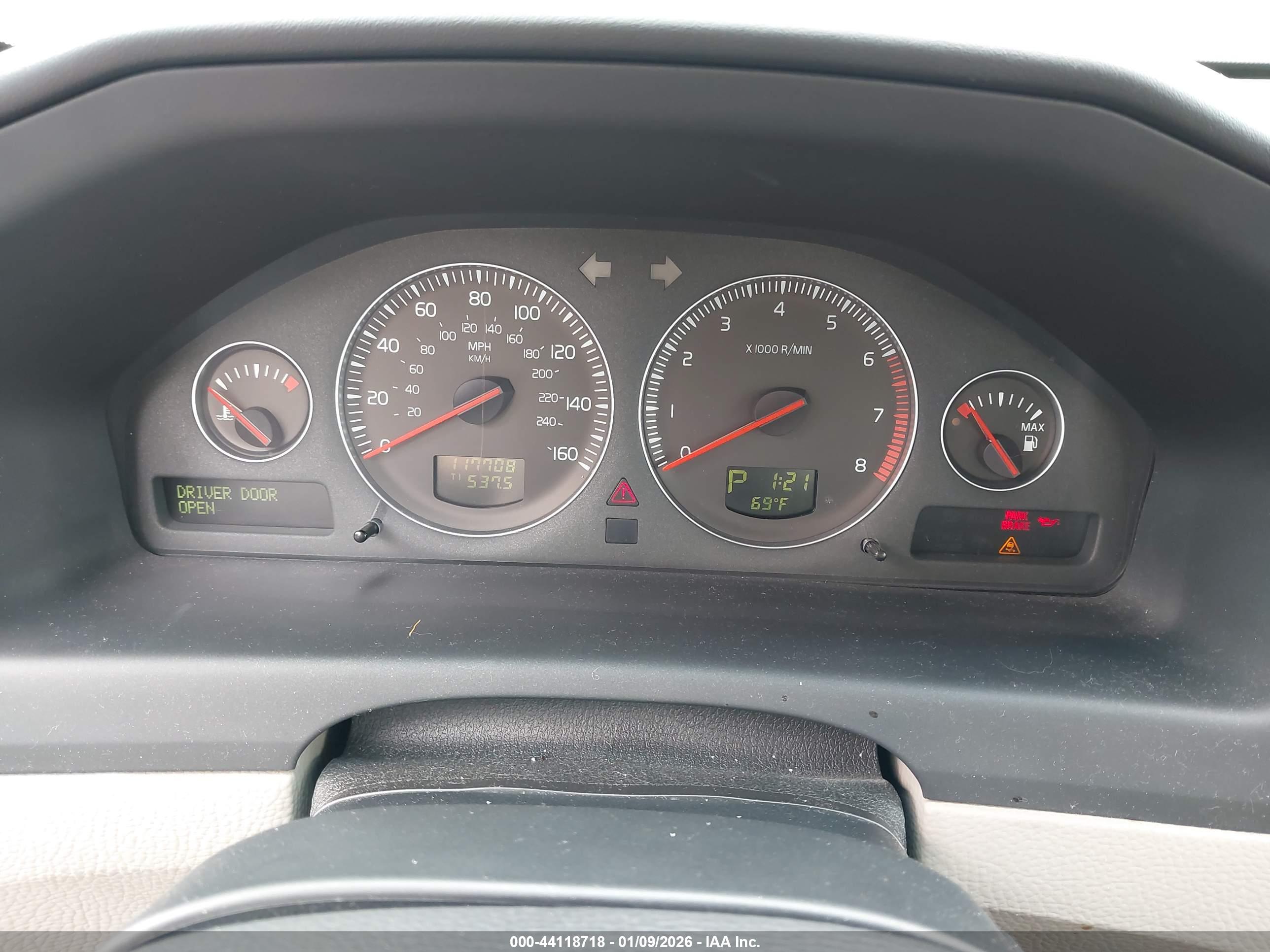 VOLVO S60 image 7