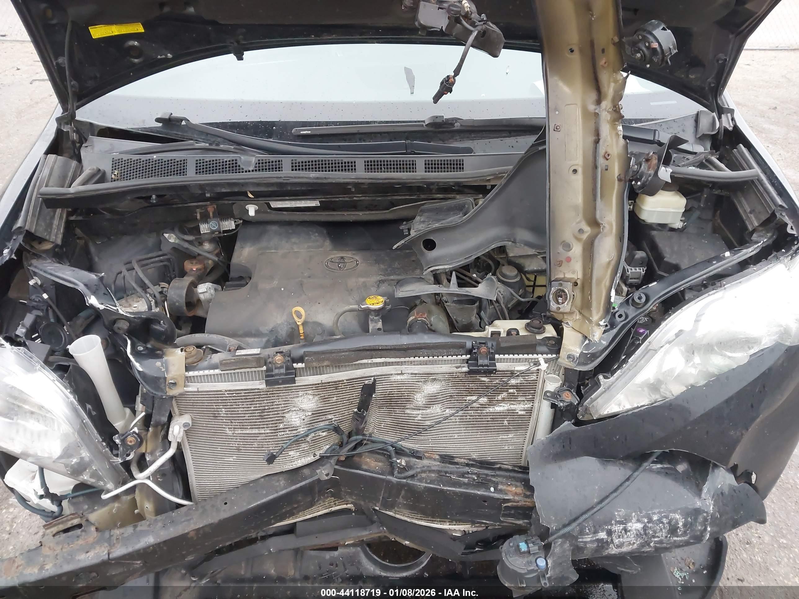 TOYOTA SIENNA image 10