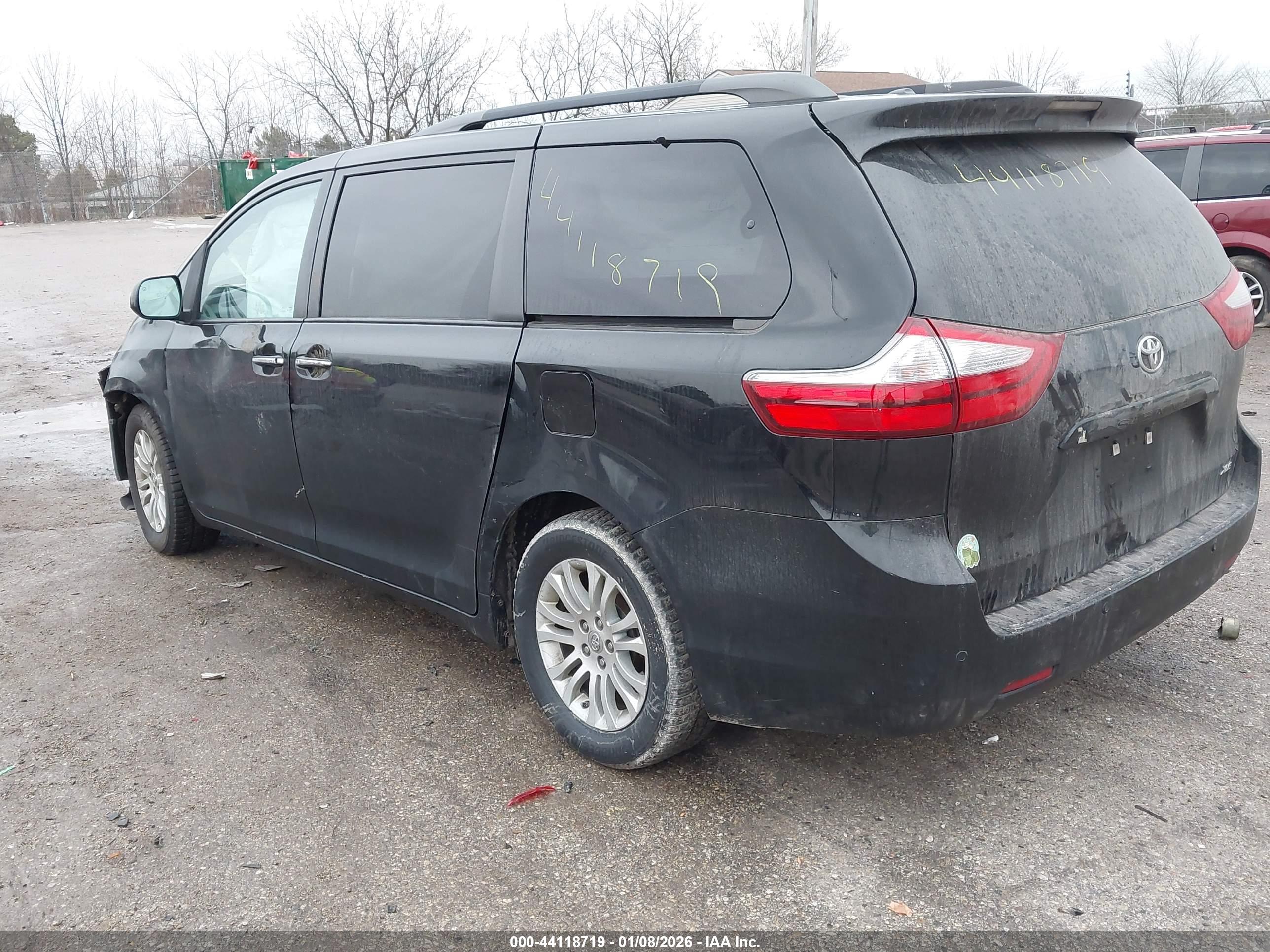 TOYOTA SIENNA image 3
