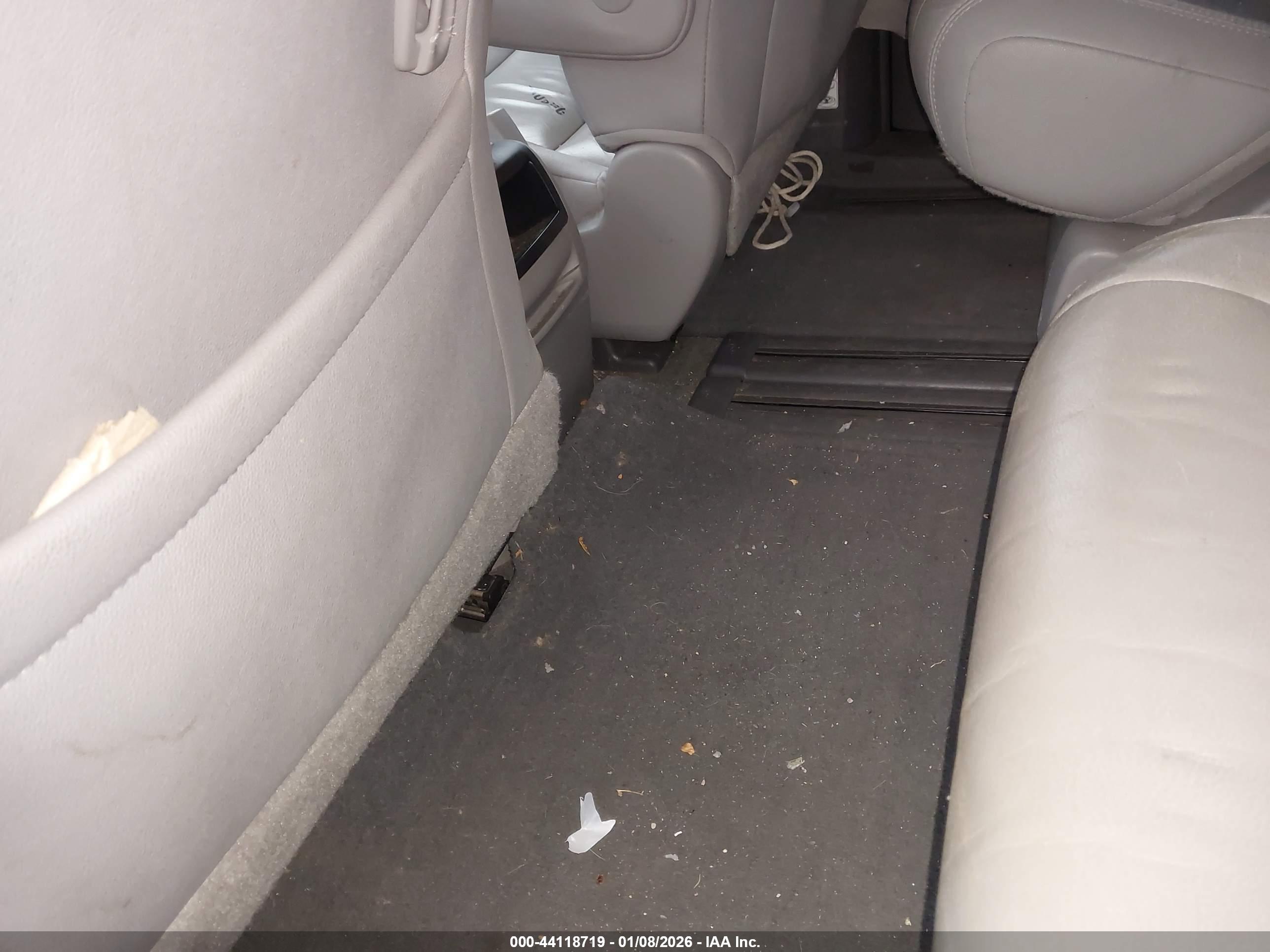 TOYOTA SIENNA image 8
