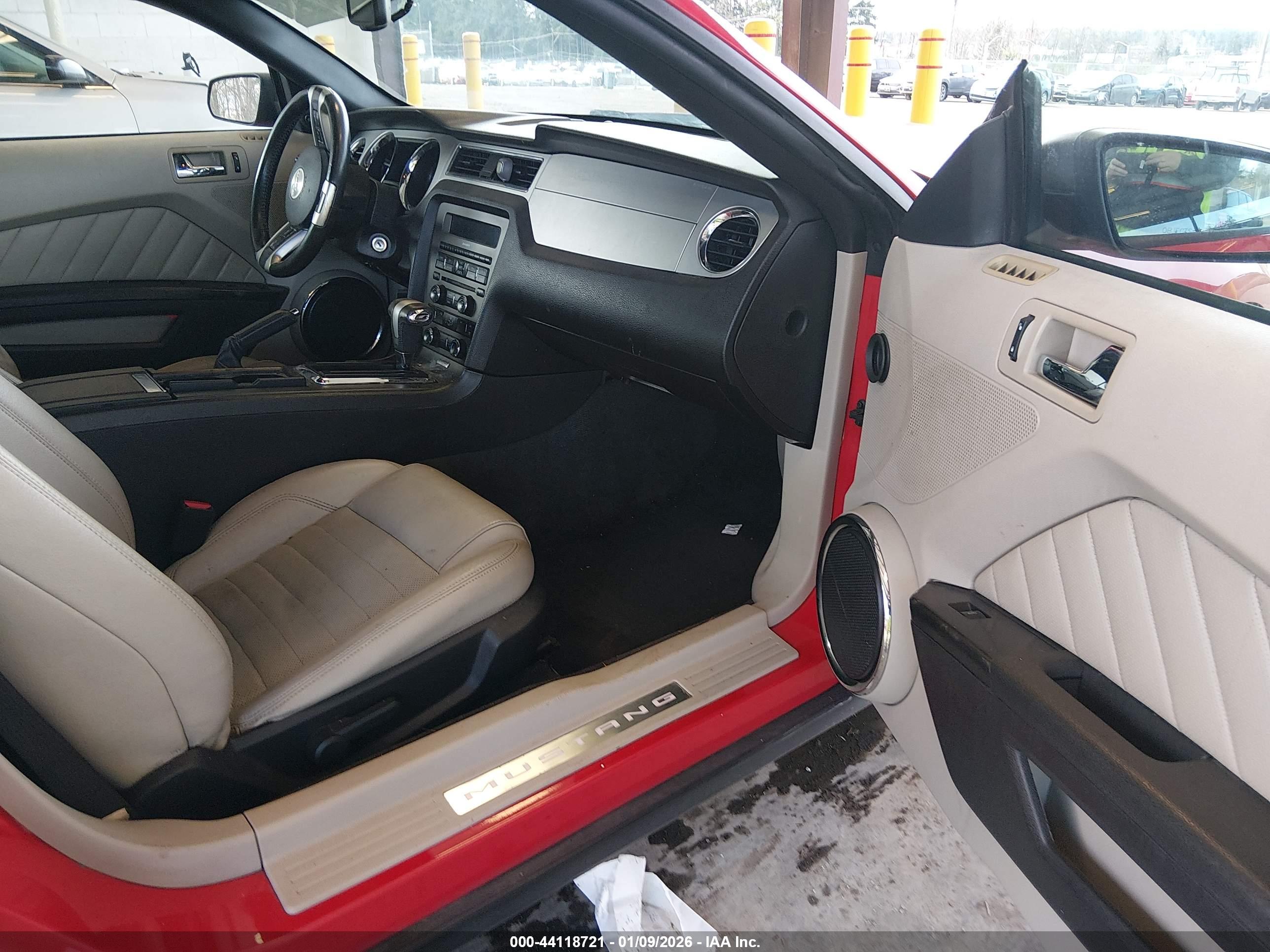 FORD MUSTANG image 5