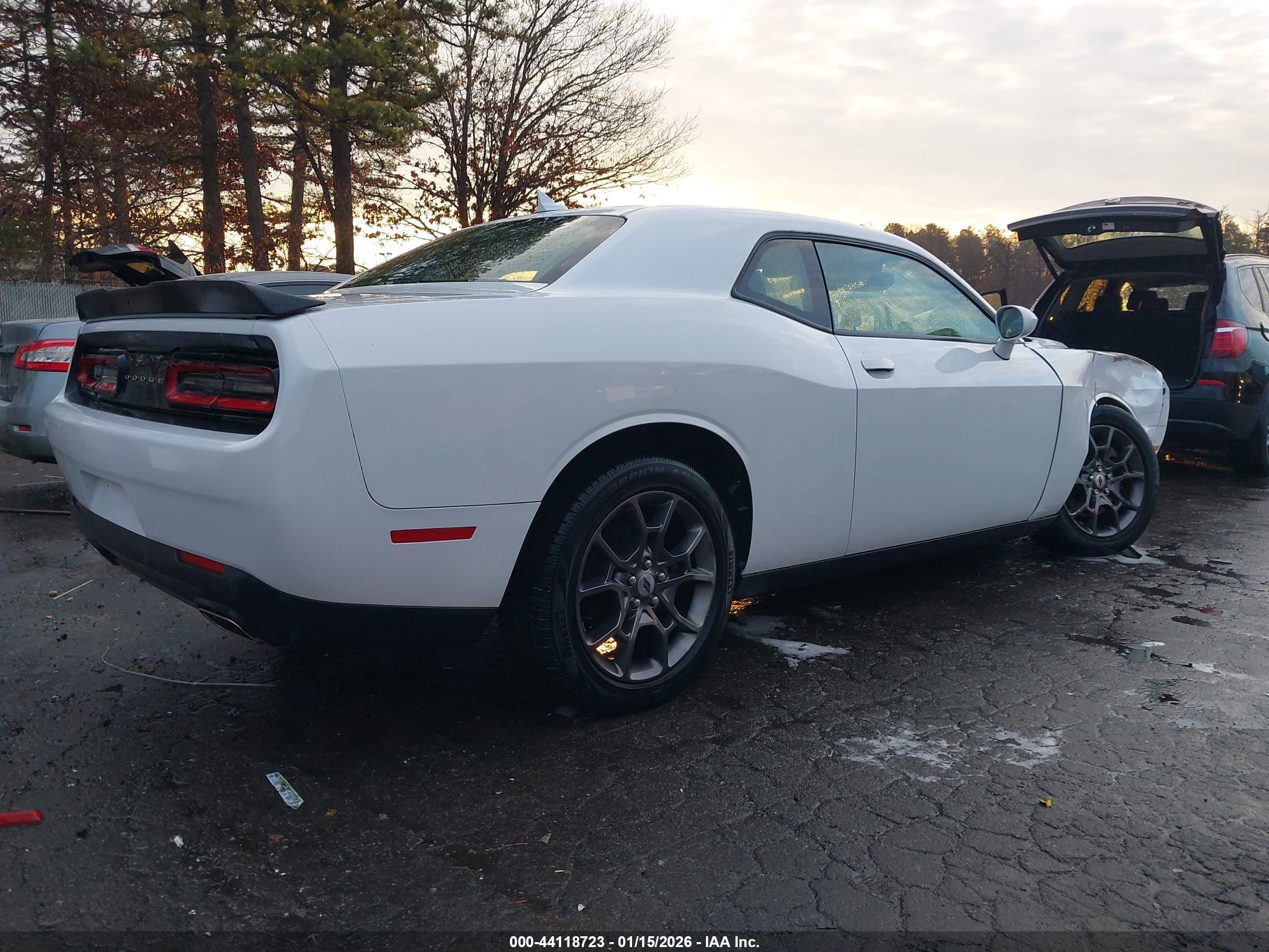 DODGE CHALLENGER image 4
