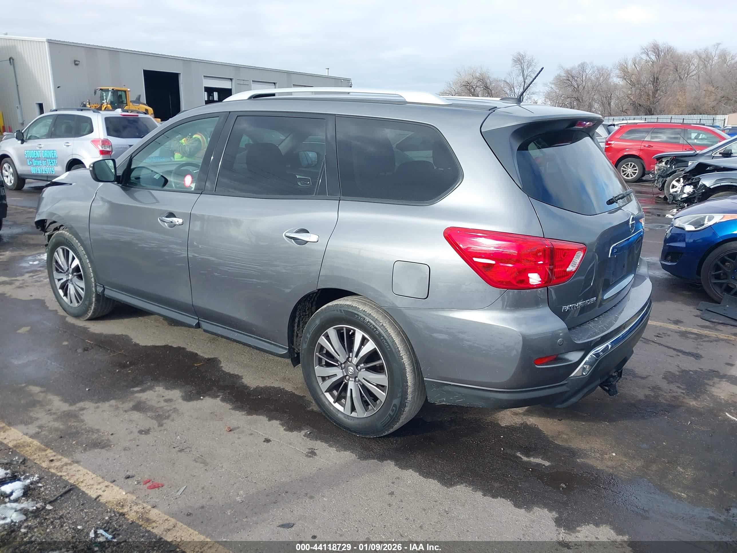 NISSAN PATHFINDER image 3